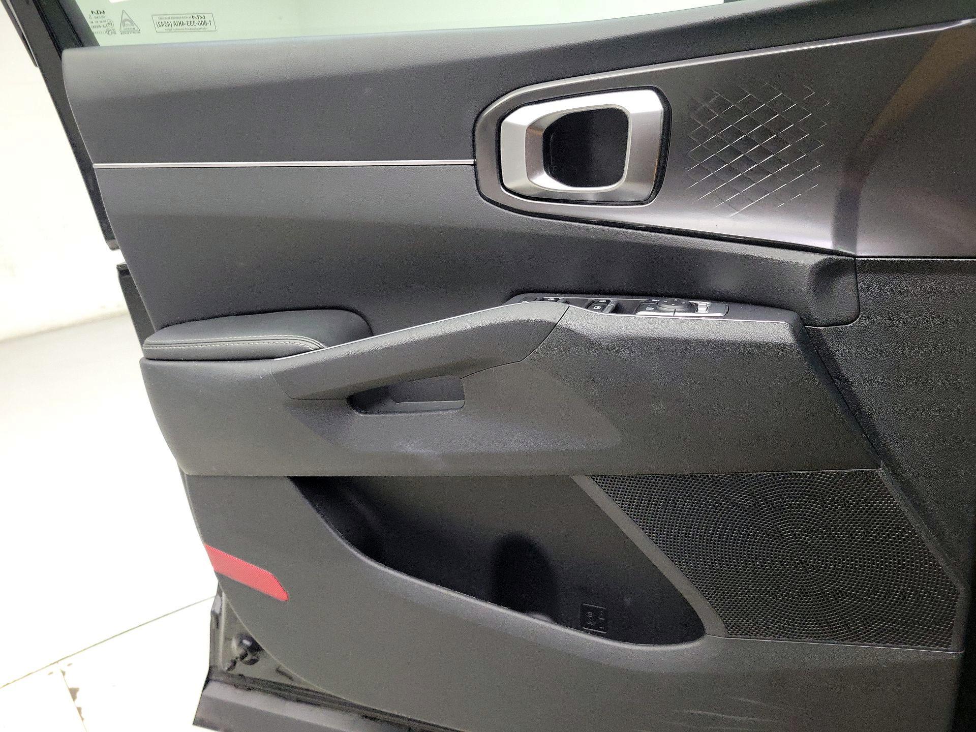 Thumbnail: 2023 Kia Sorento - 12