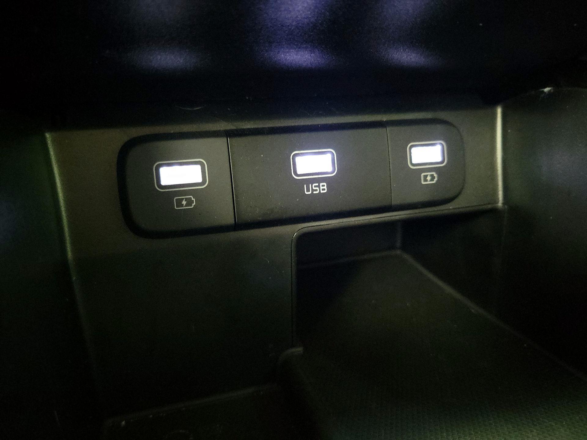 Thumbnail: 2023 Kia Sorento - 18