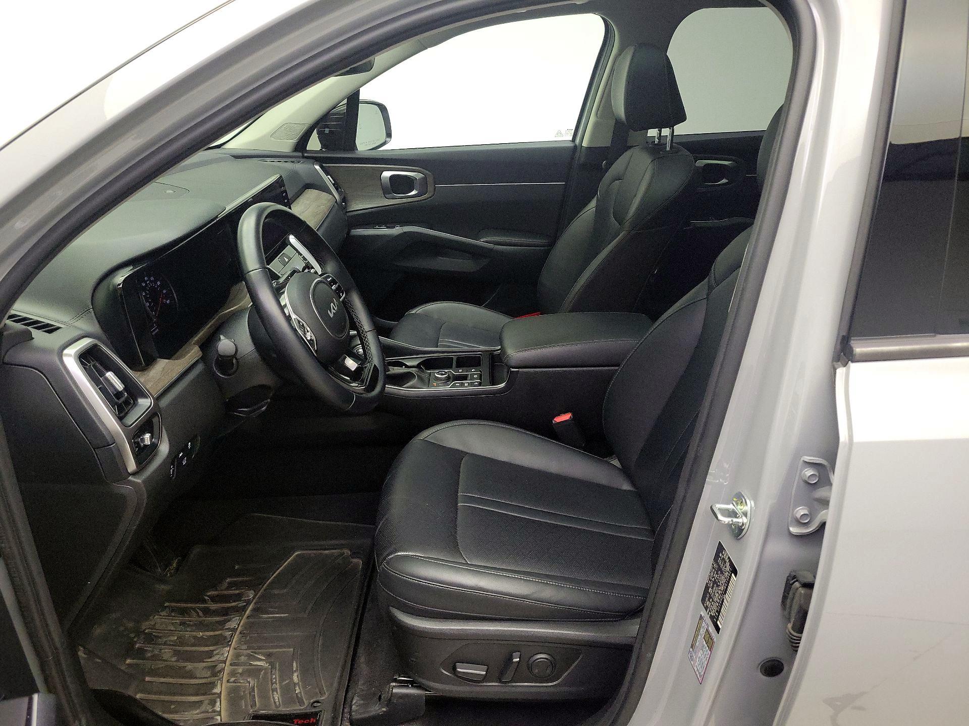 Thumbnail: 2022 Kia Sorento - 11