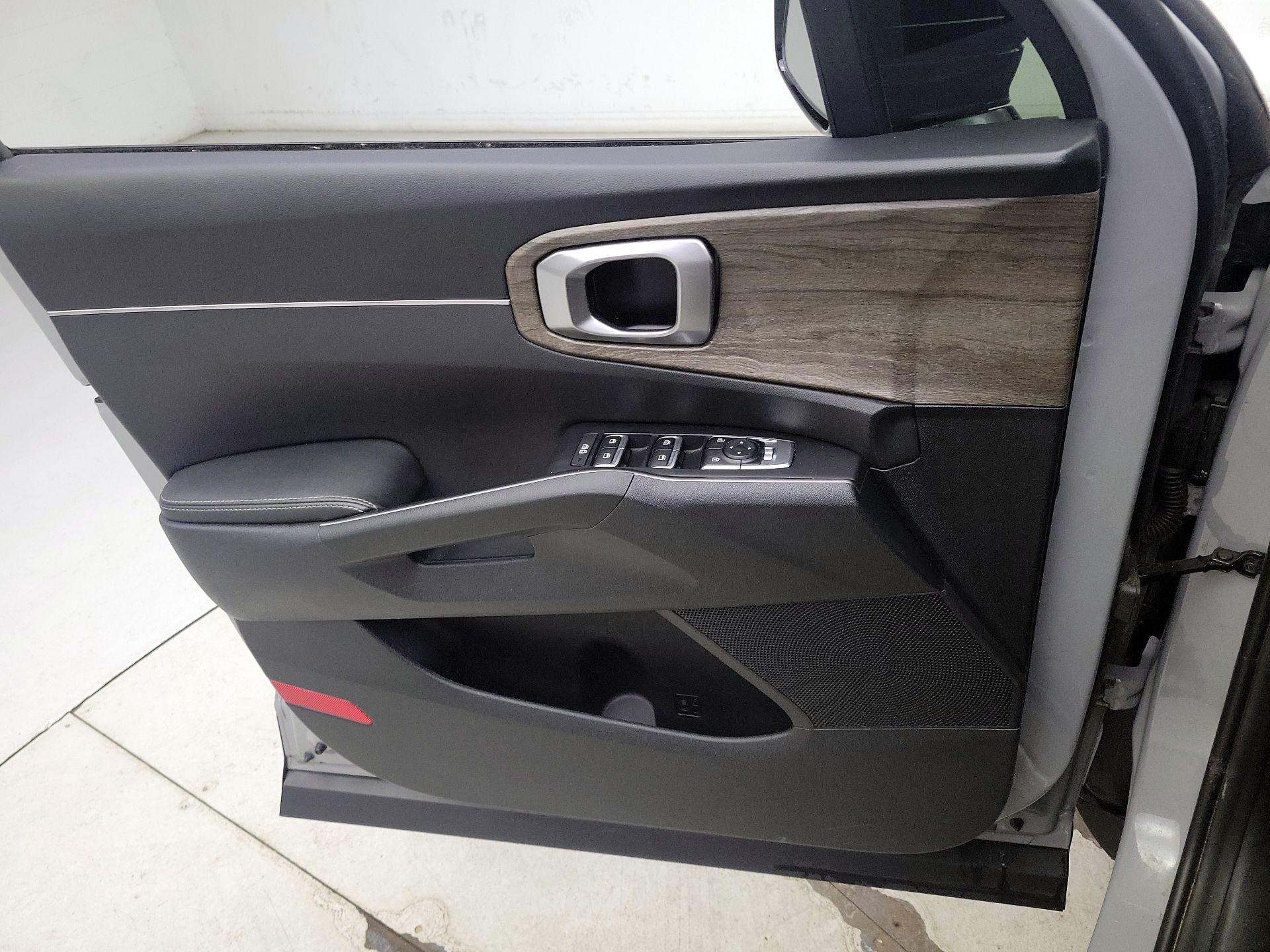 Thumbnail: 2022 Kia Sorento - 12