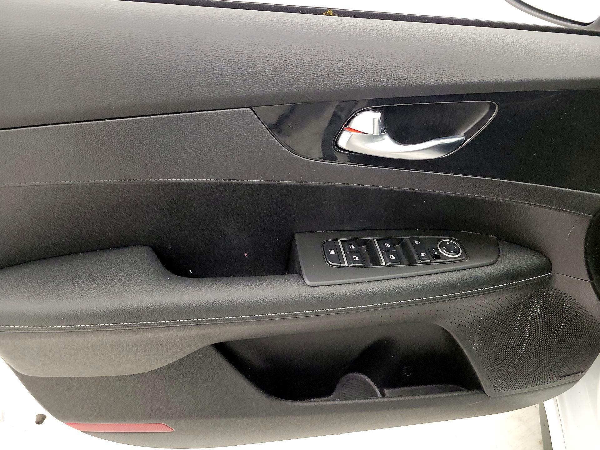 Thumbnail: 2023 Kia Forte - 12