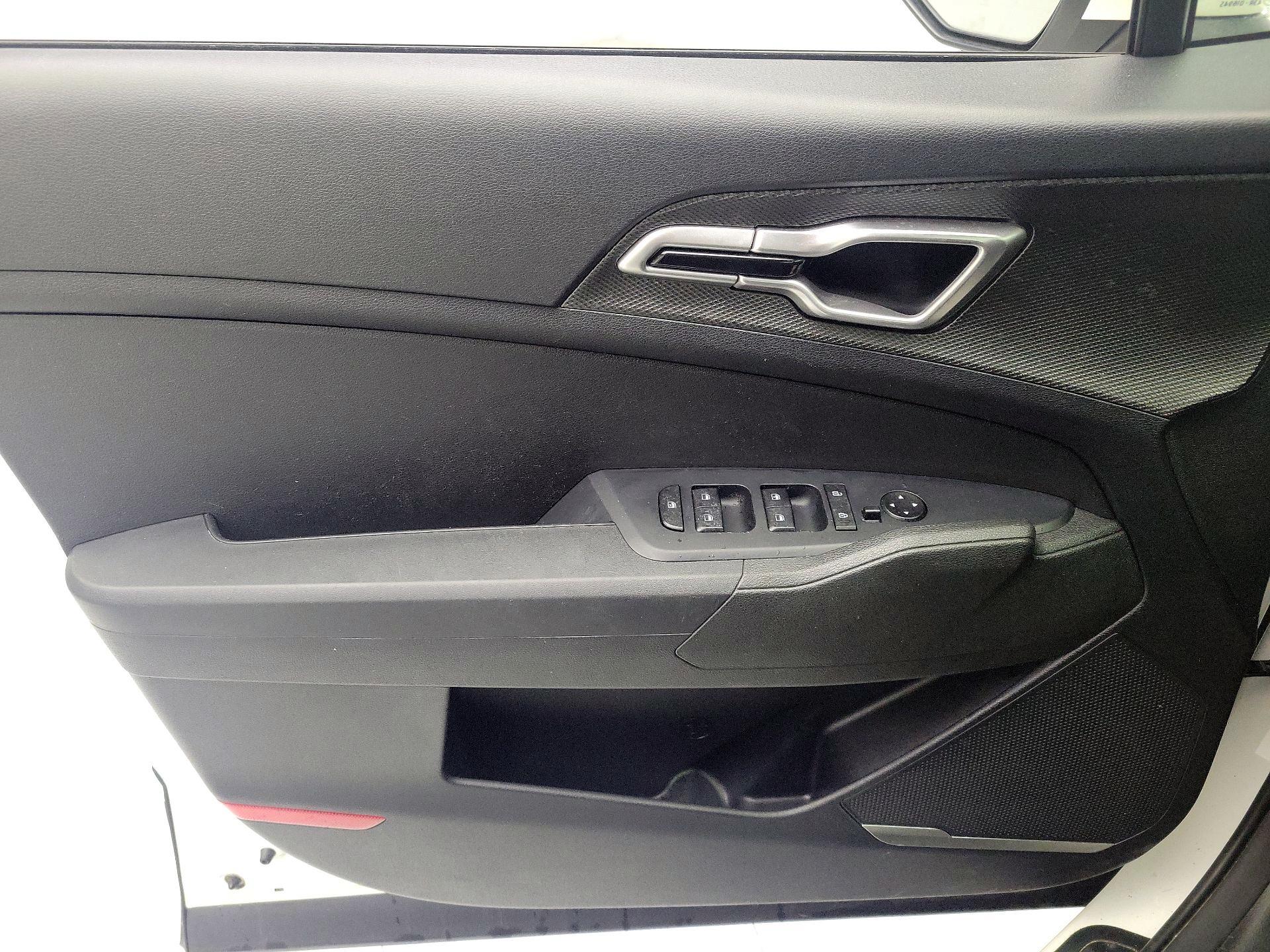 Thumbnail: 2023 Kia Sportage - 12