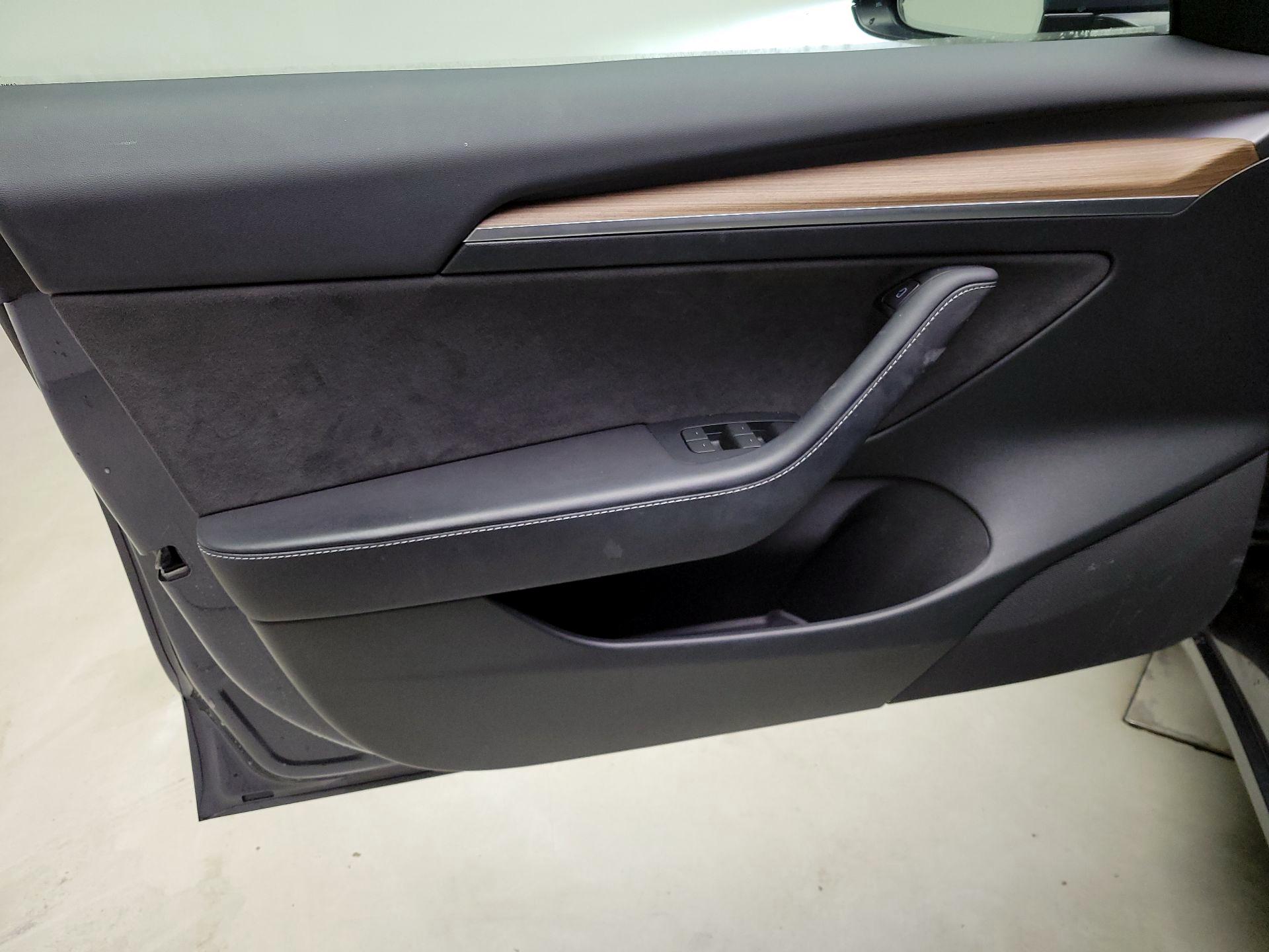 Thumbnail: 2023 Tesla Model 3 - 10