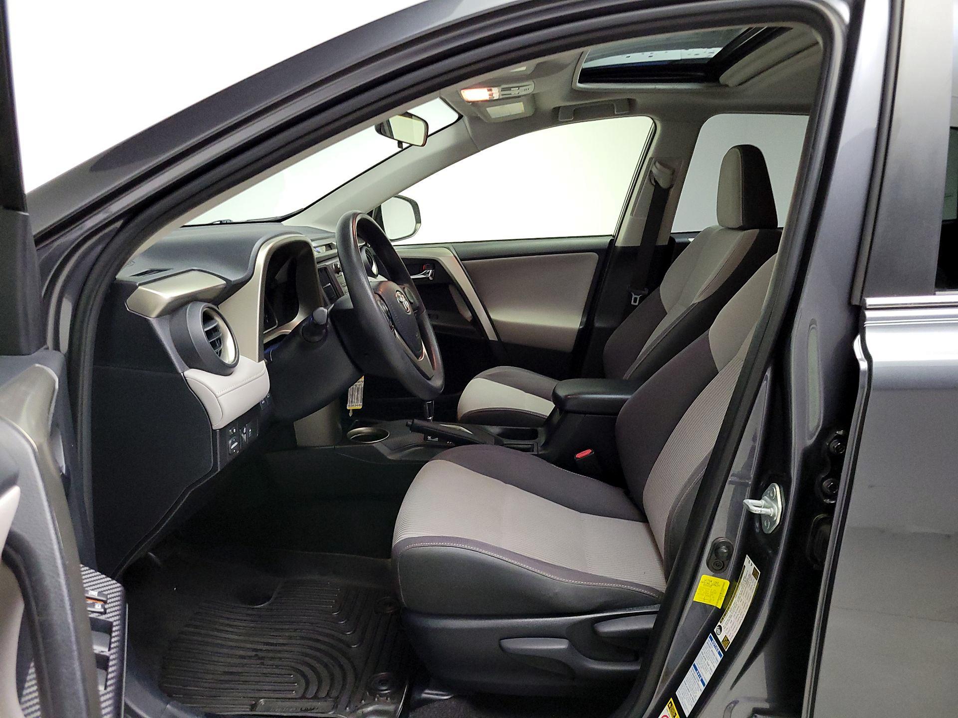 Thumbnail: 2015 Toyota RAV4 - 11