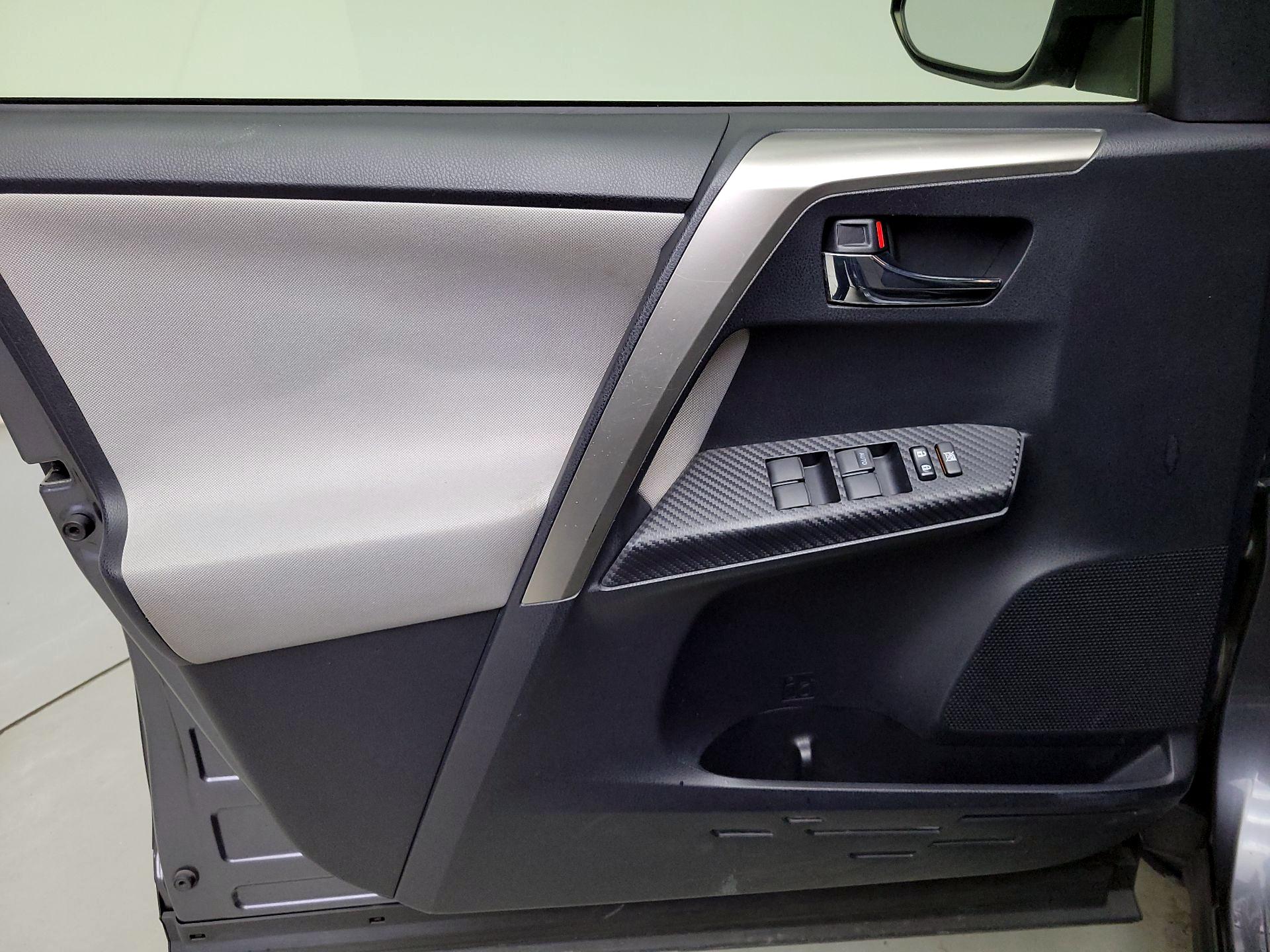 Thumbnail: 2015 Toyota RAV4 - 12