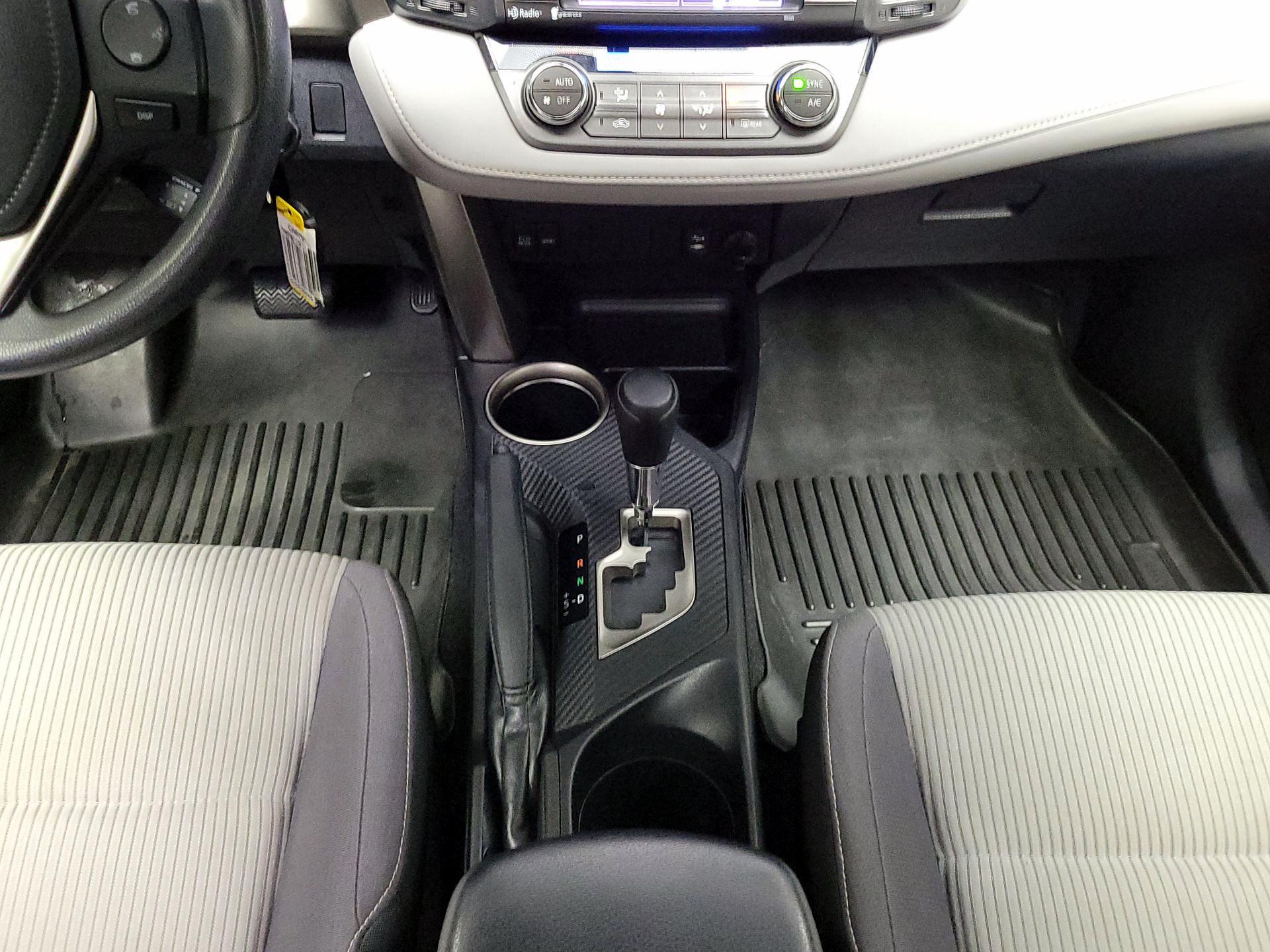 Thumbnail: 2015 Toyota RAV4 - 17