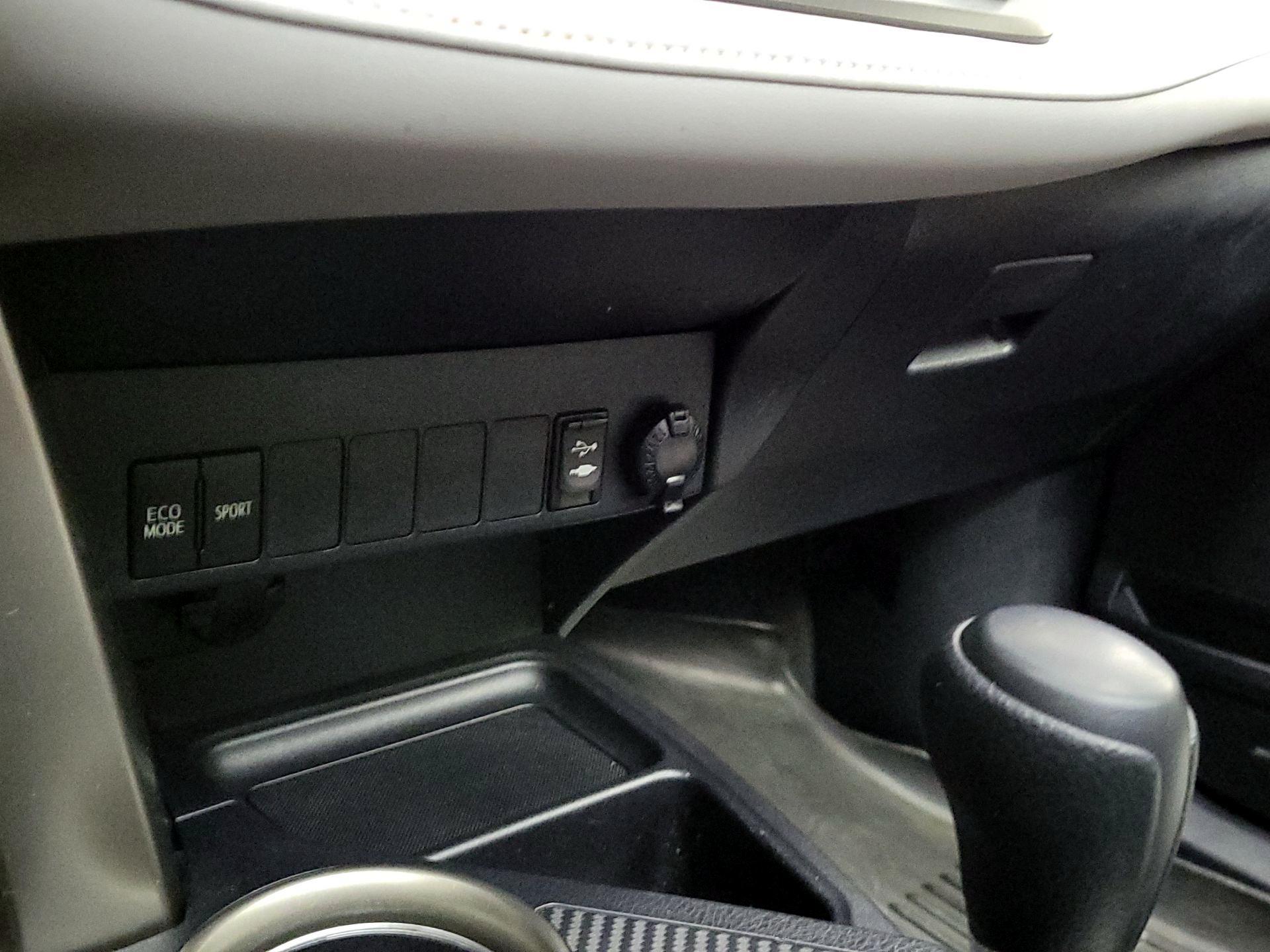 Thumbnail: 2015 Toyota RAV4 - 18