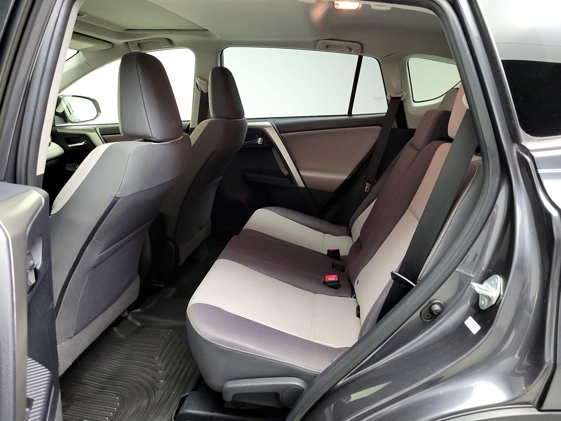 Thumbnail: 2015 Toyota RAV4 - 20