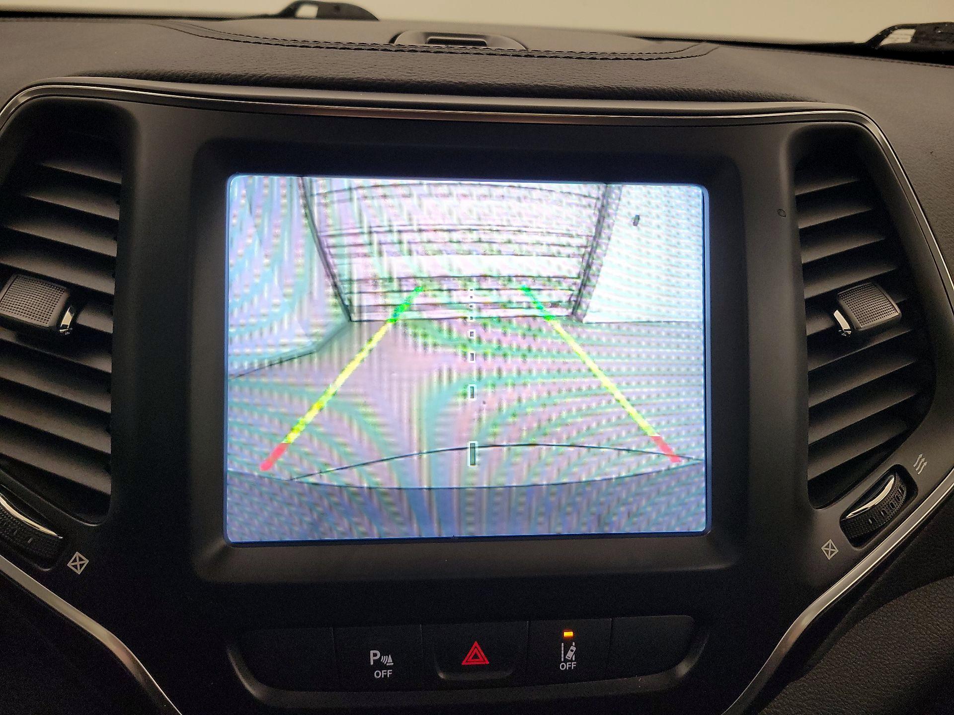 Thumbnail: 2021 Jeep Cherokee - 14