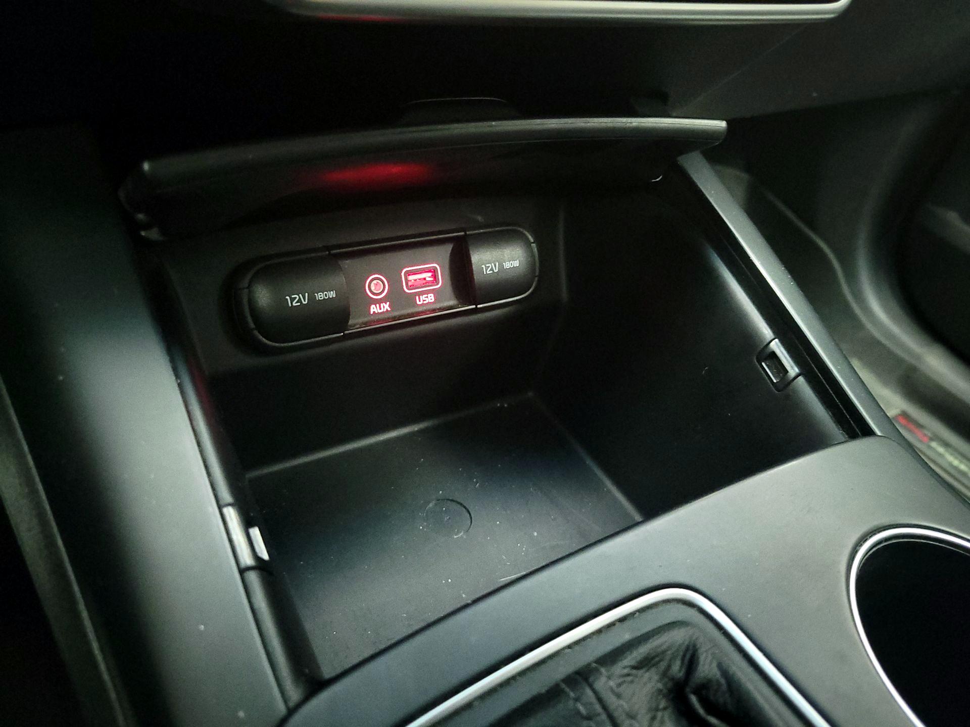 Thumbnail: 2016 Kia Sorento - 18