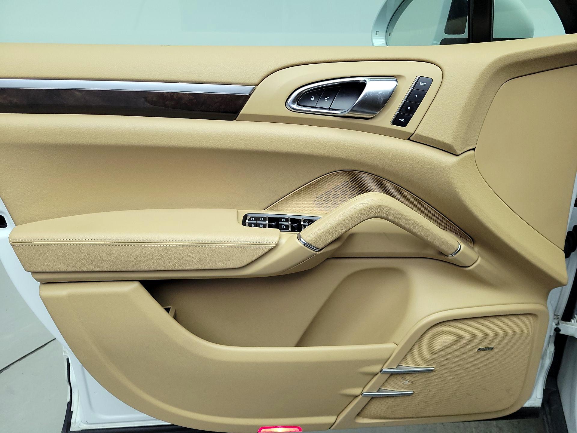 Thumbnail: 2016 Porsche Cayenne - 12