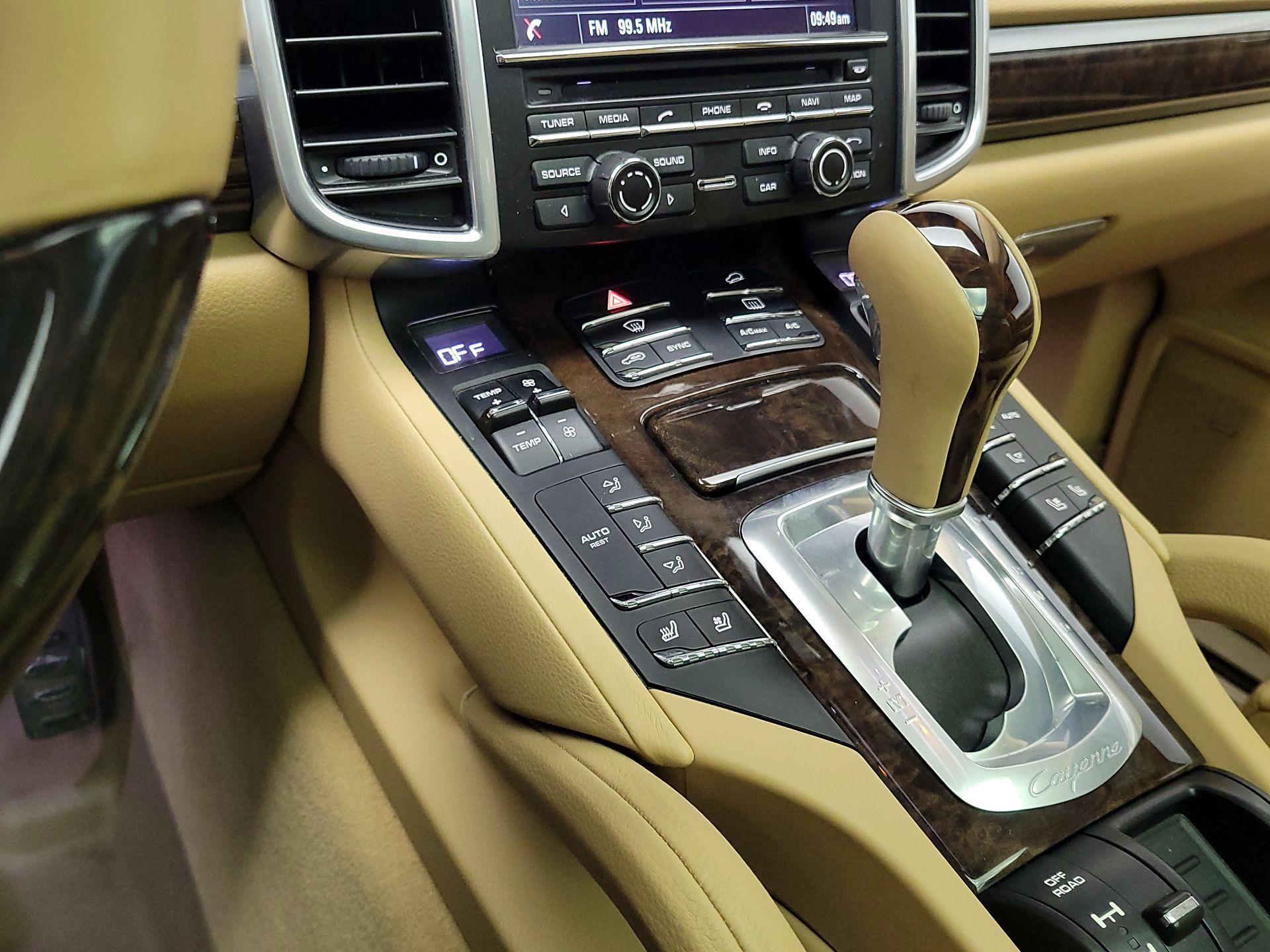 Thumbnail: 2016 Porsche Cayenne - 17