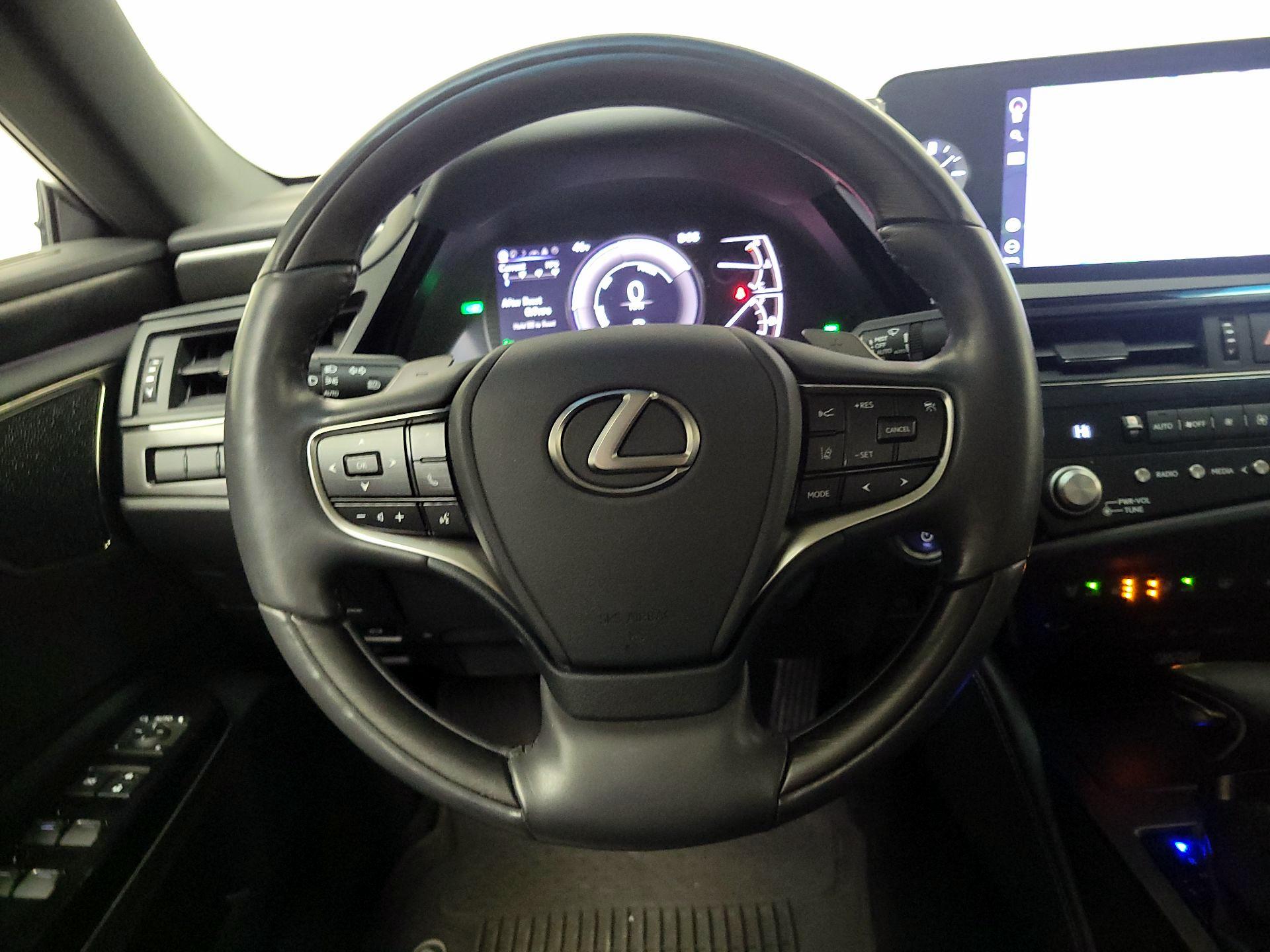 Thumbnail: 2022 Lexus ES - 10