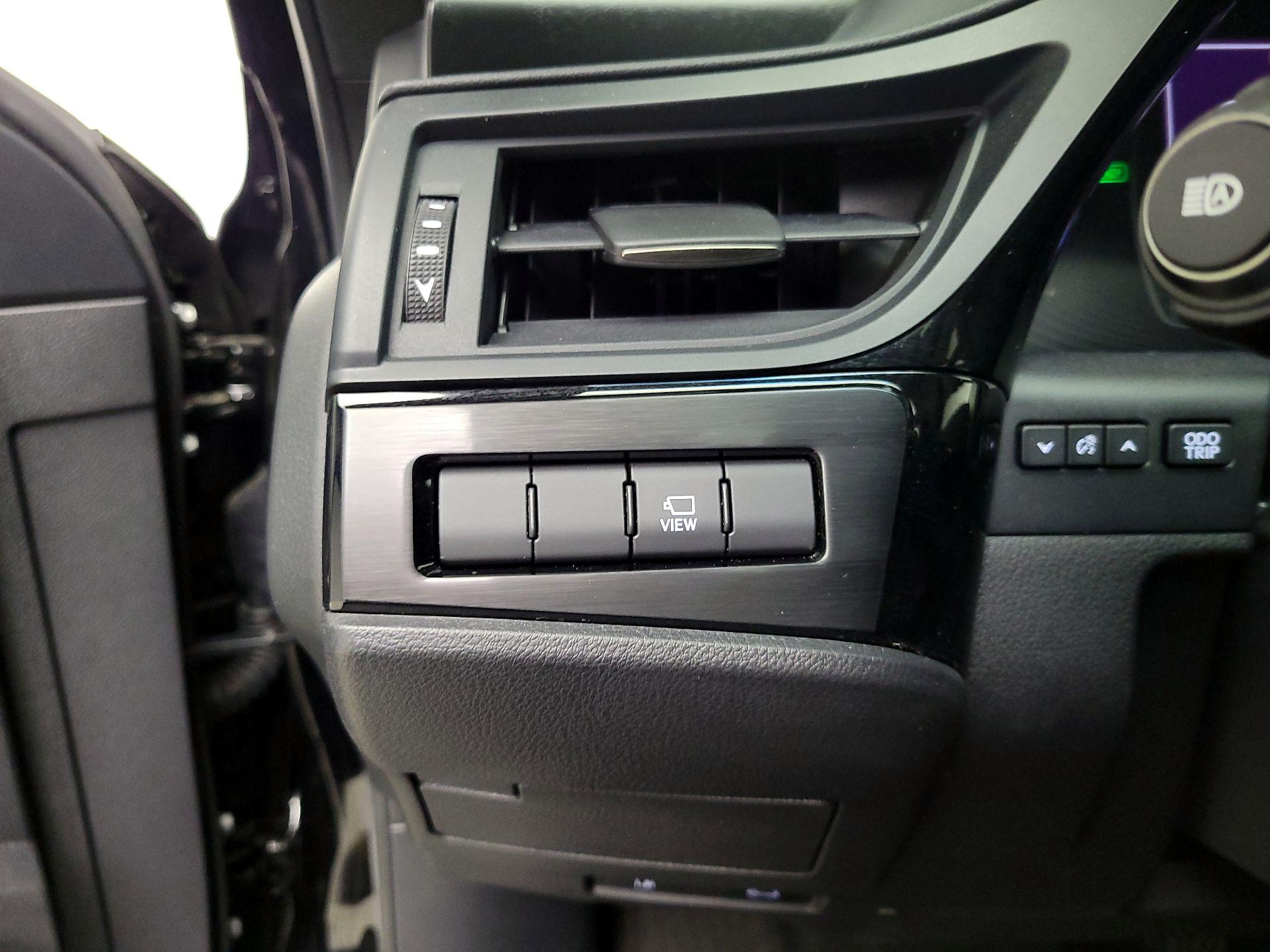 Thumbnail: 2022 Lexus ES - 13