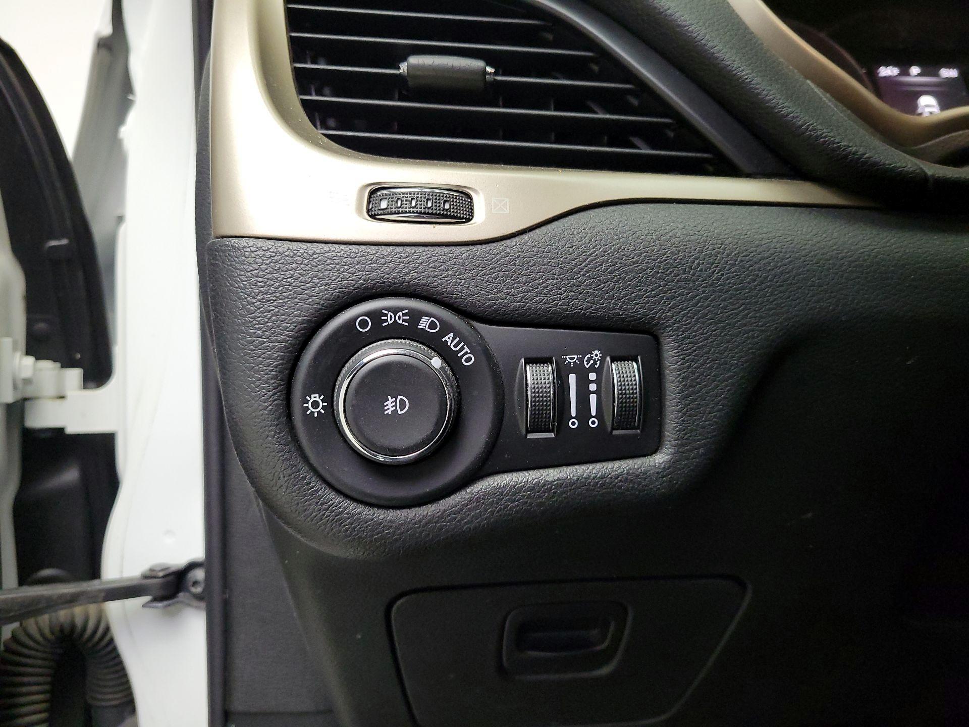 Thumbnail: 2015 Jeep Cherokee - 13