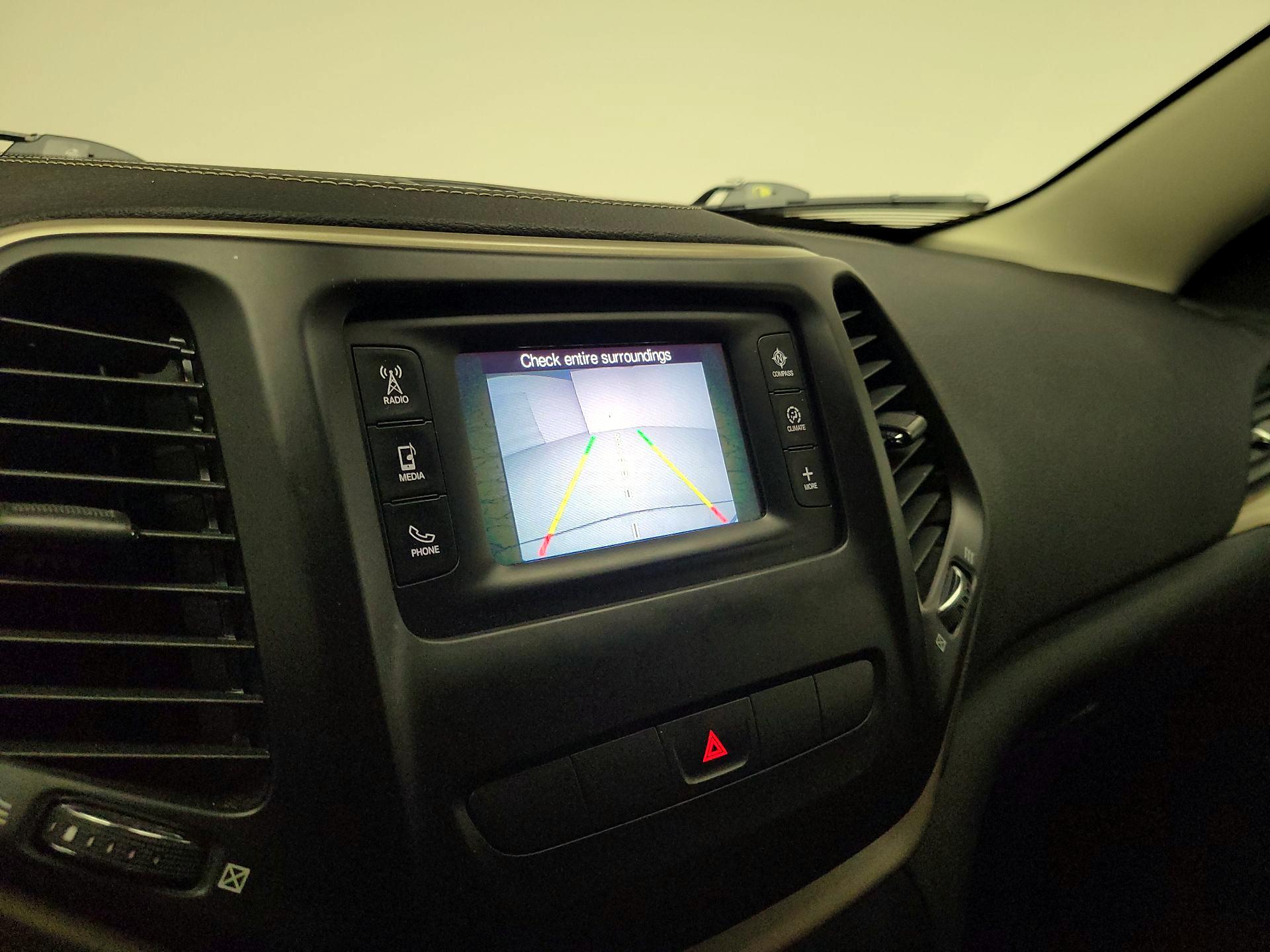 Thumbnail: 2015 Jeep Cherokee - 14