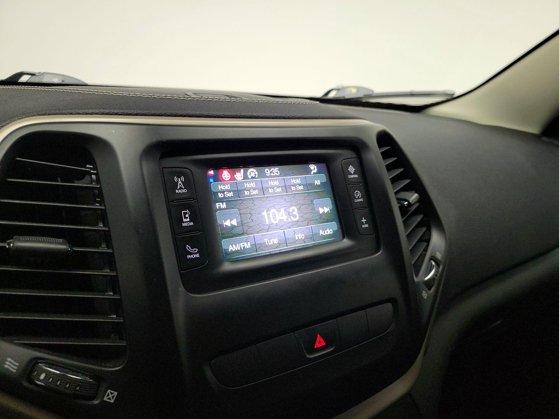 Thumbnail: 2015 Jeep Cherokee - 15