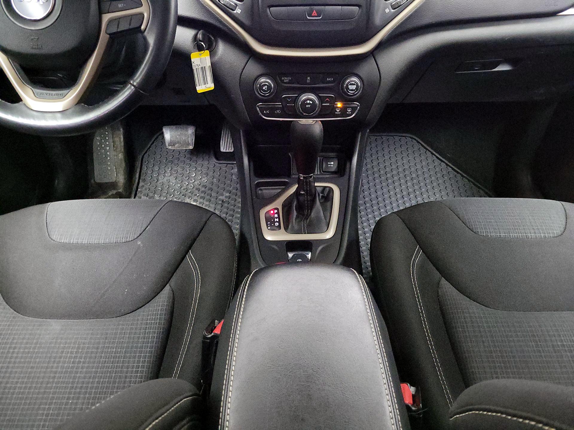 Thumbnail: 2015 Jeep Cherokee - 17