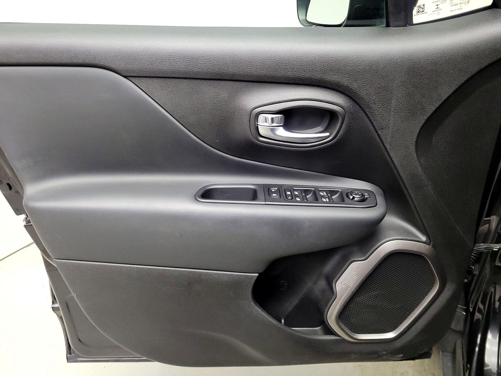 Thumbnail: 2022 Jeep Renegade - 12