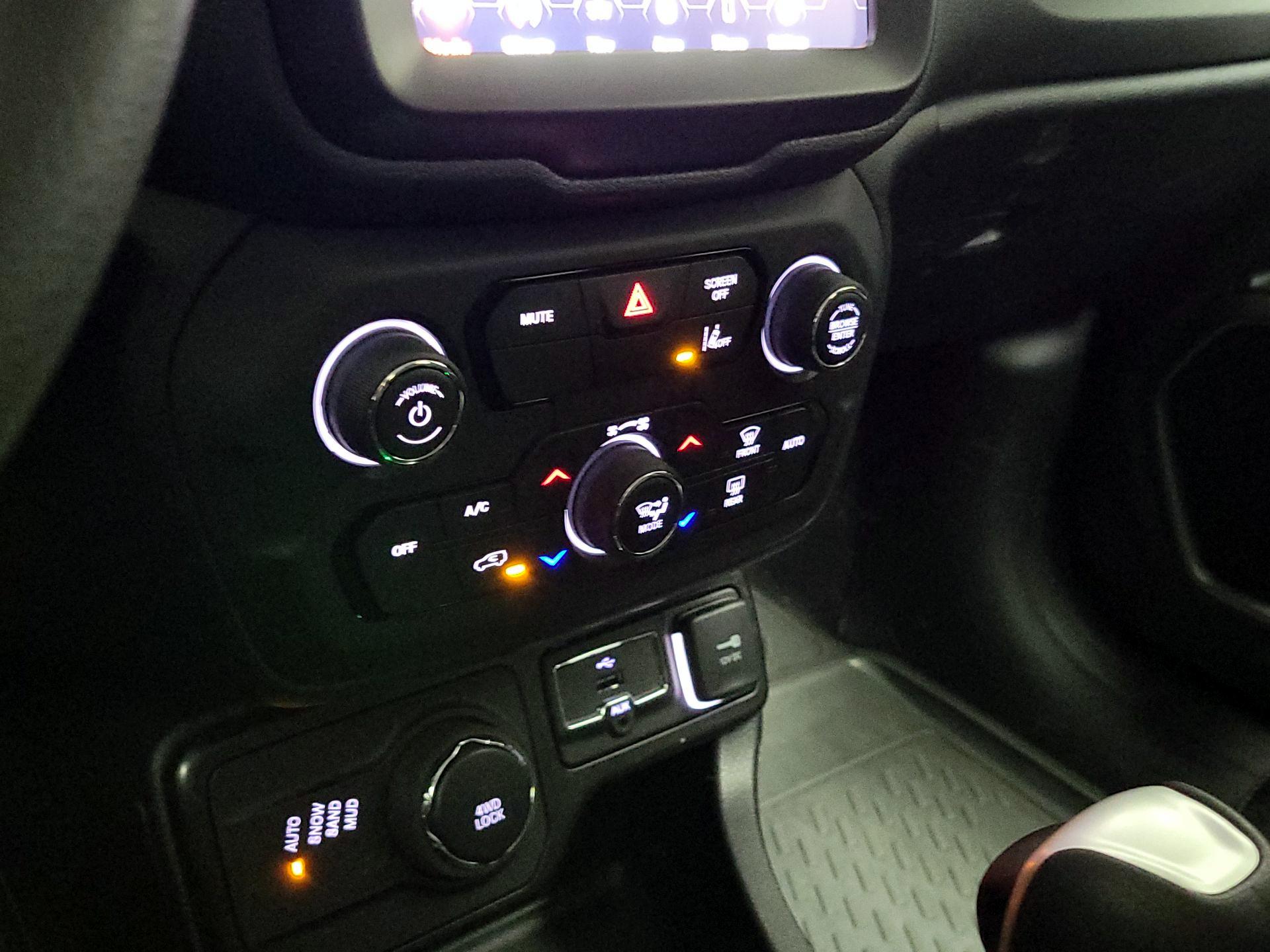 Thumbnail: 2022 Jeep Renegade - 17