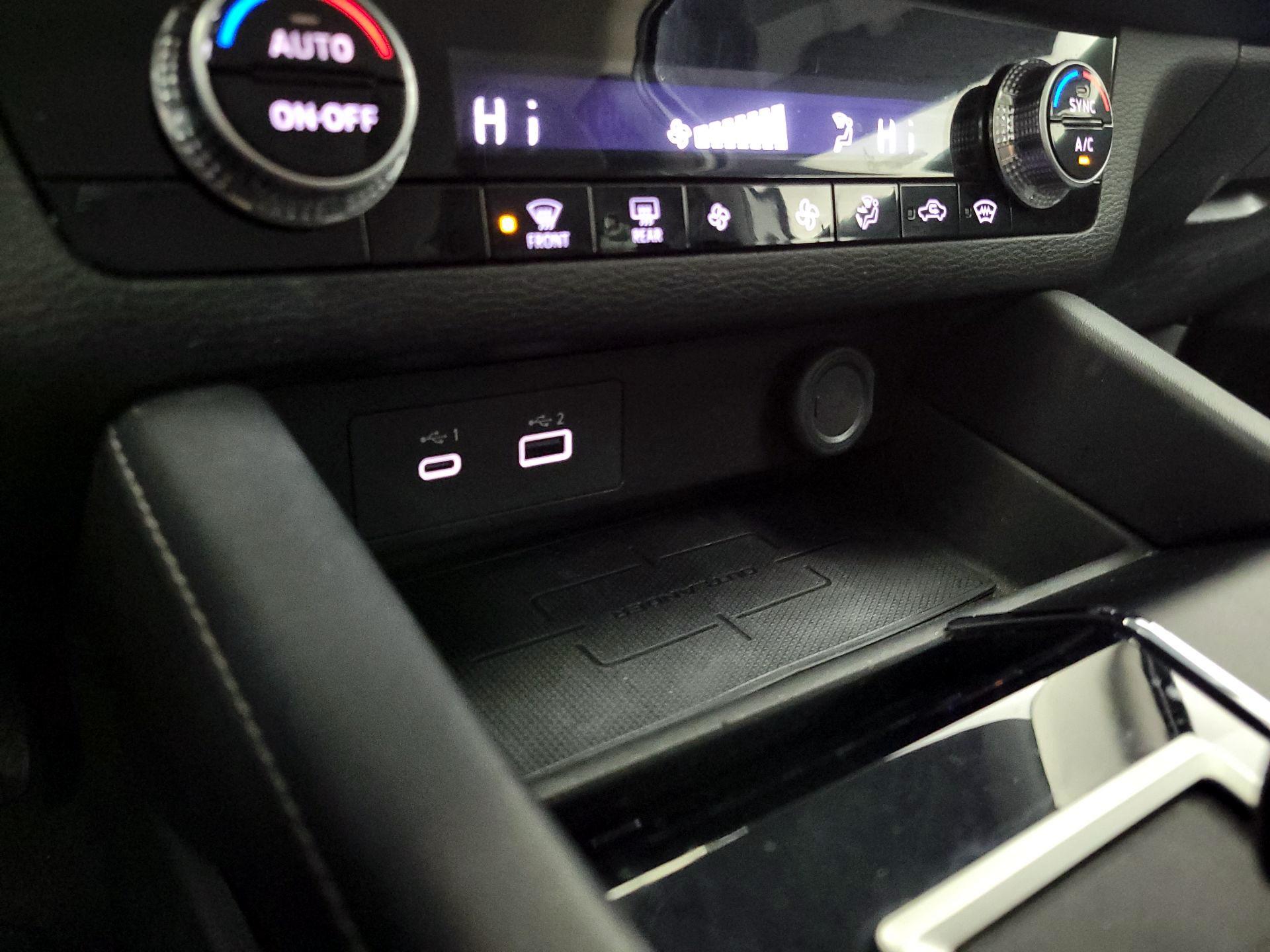 Thumbnail: 2023 Mitsubishi Outlander - 18