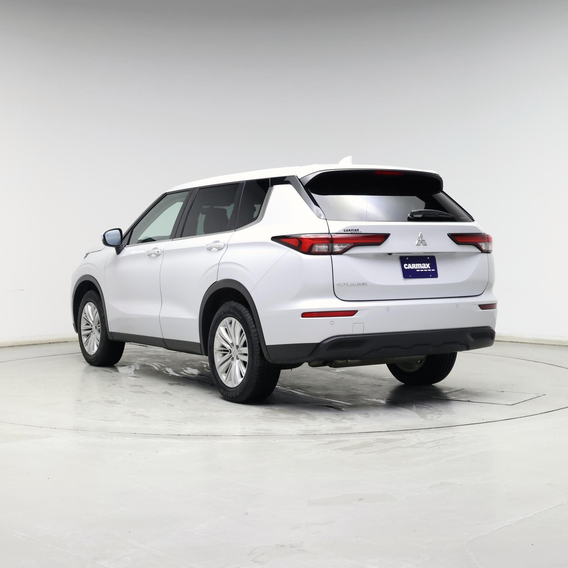 Thumbnail: 2023 Mitsubishi Outlander - 2