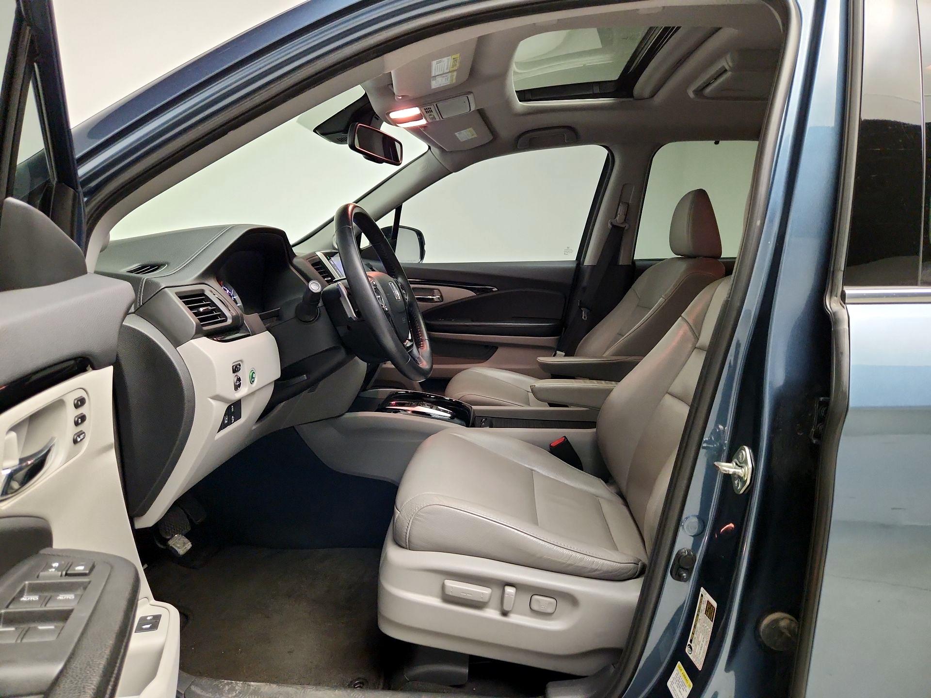 Thumbnail: 2016 Honda Pilot - 11