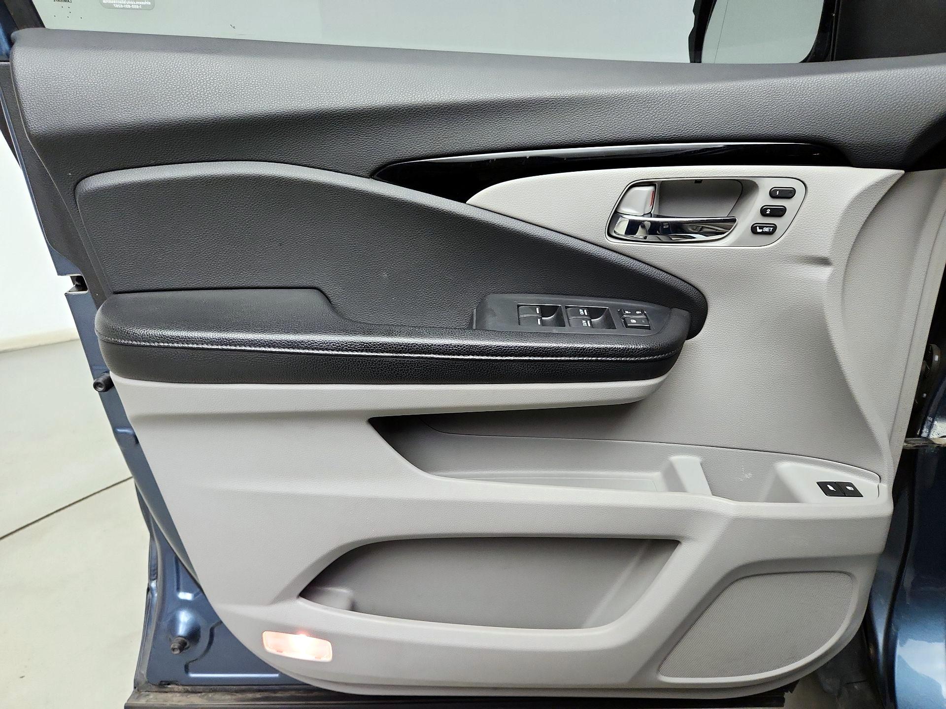 Thumbnail: 2016 Honda Pilot - 12