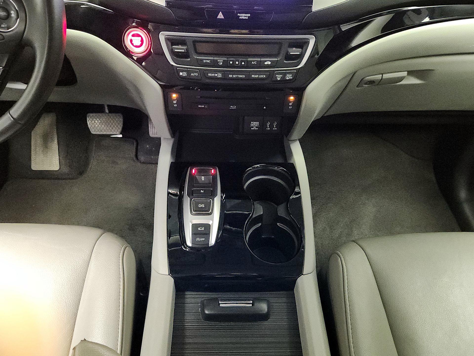 Thumbnail: 2016 Honda Pilot - 18