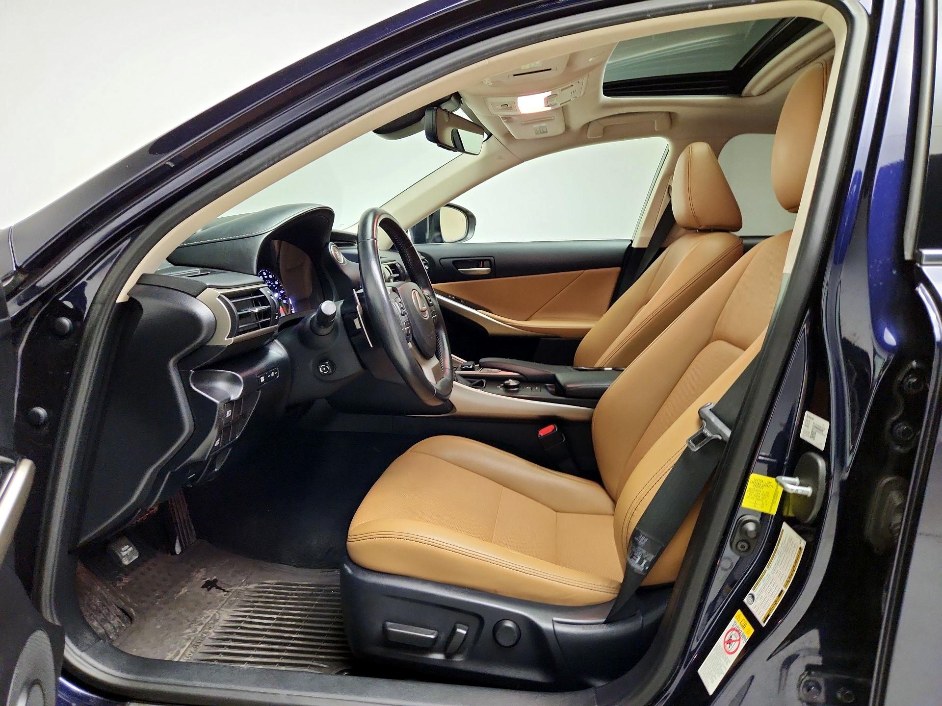 Thumbnail: 2019 Lexus IS - 11