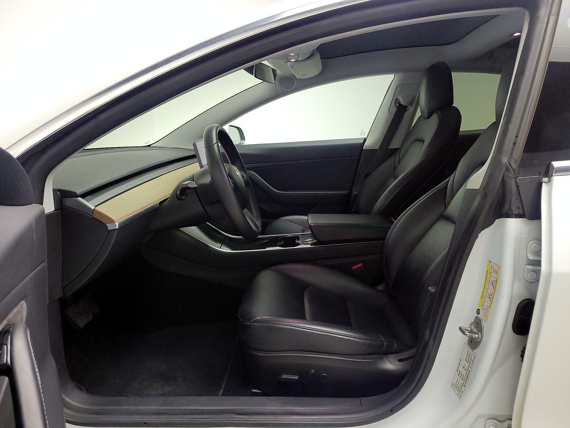 Thumbnail: 2019 Tesla Model 3 - 11