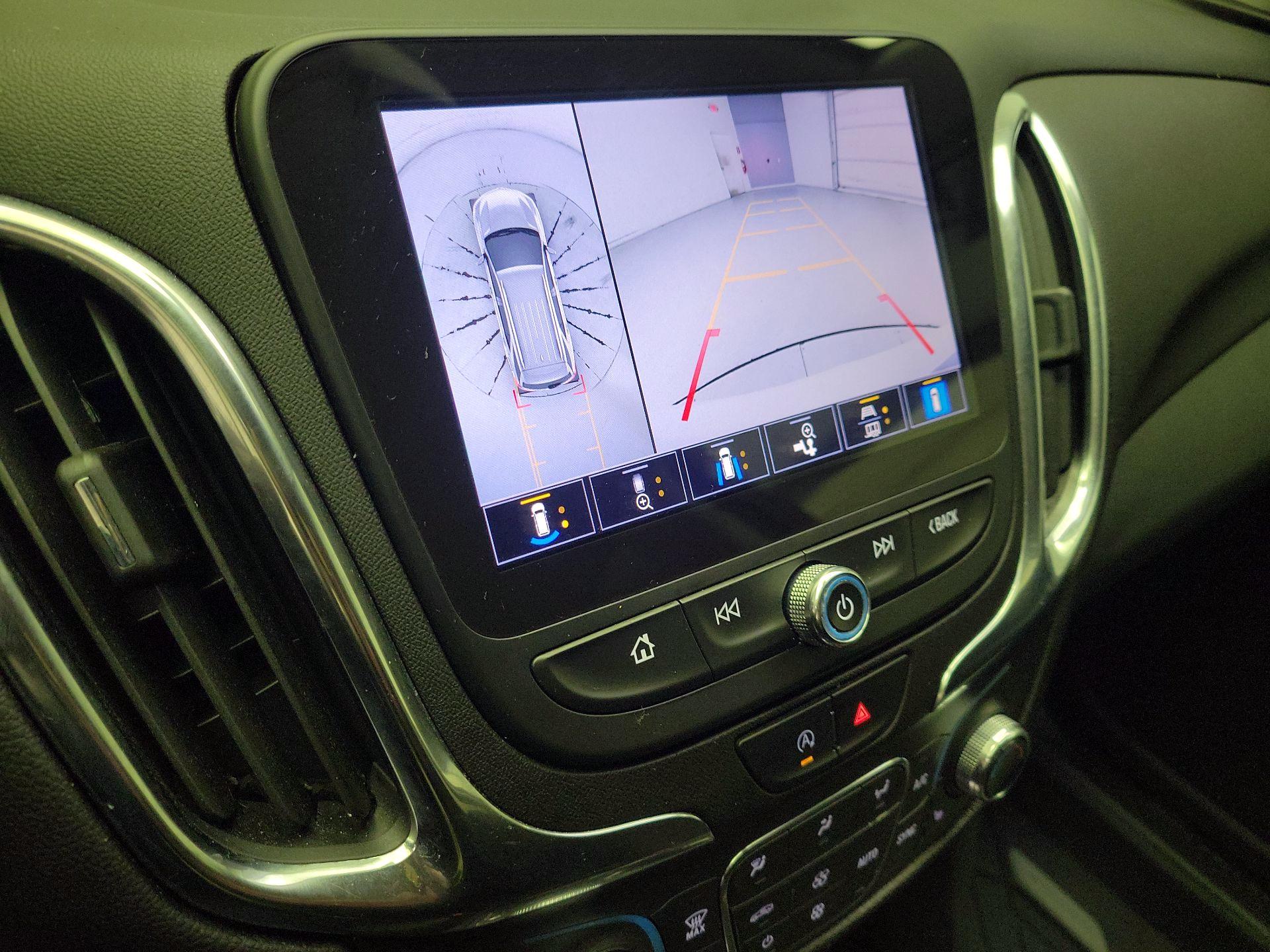 Thumbnail: 2022 Chevrolet Equinox - 14