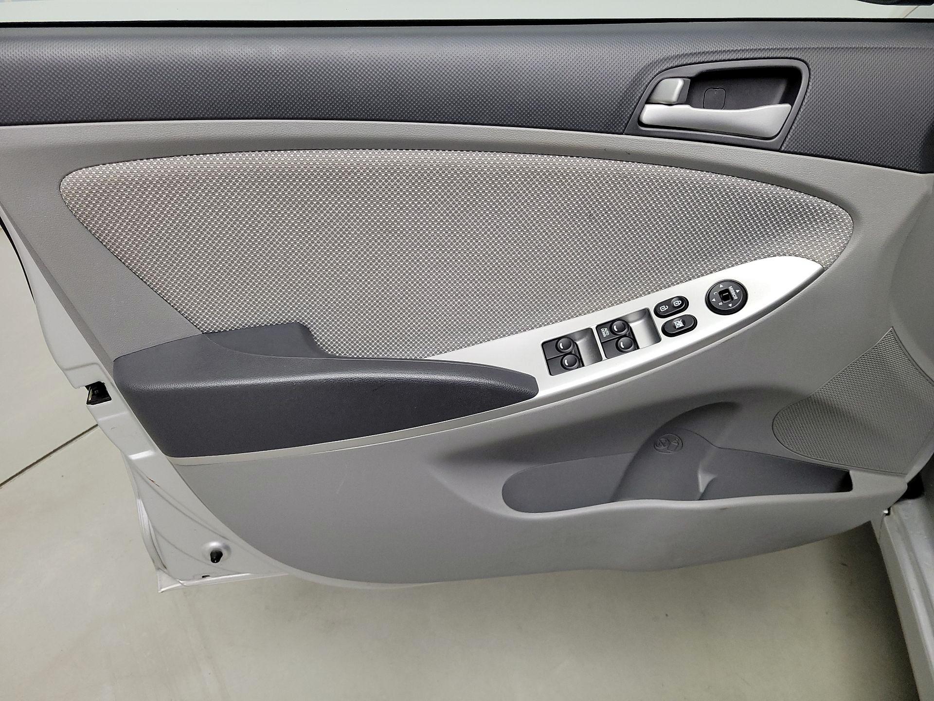 Thumbnail: 2014 Hyundai Accent - 12