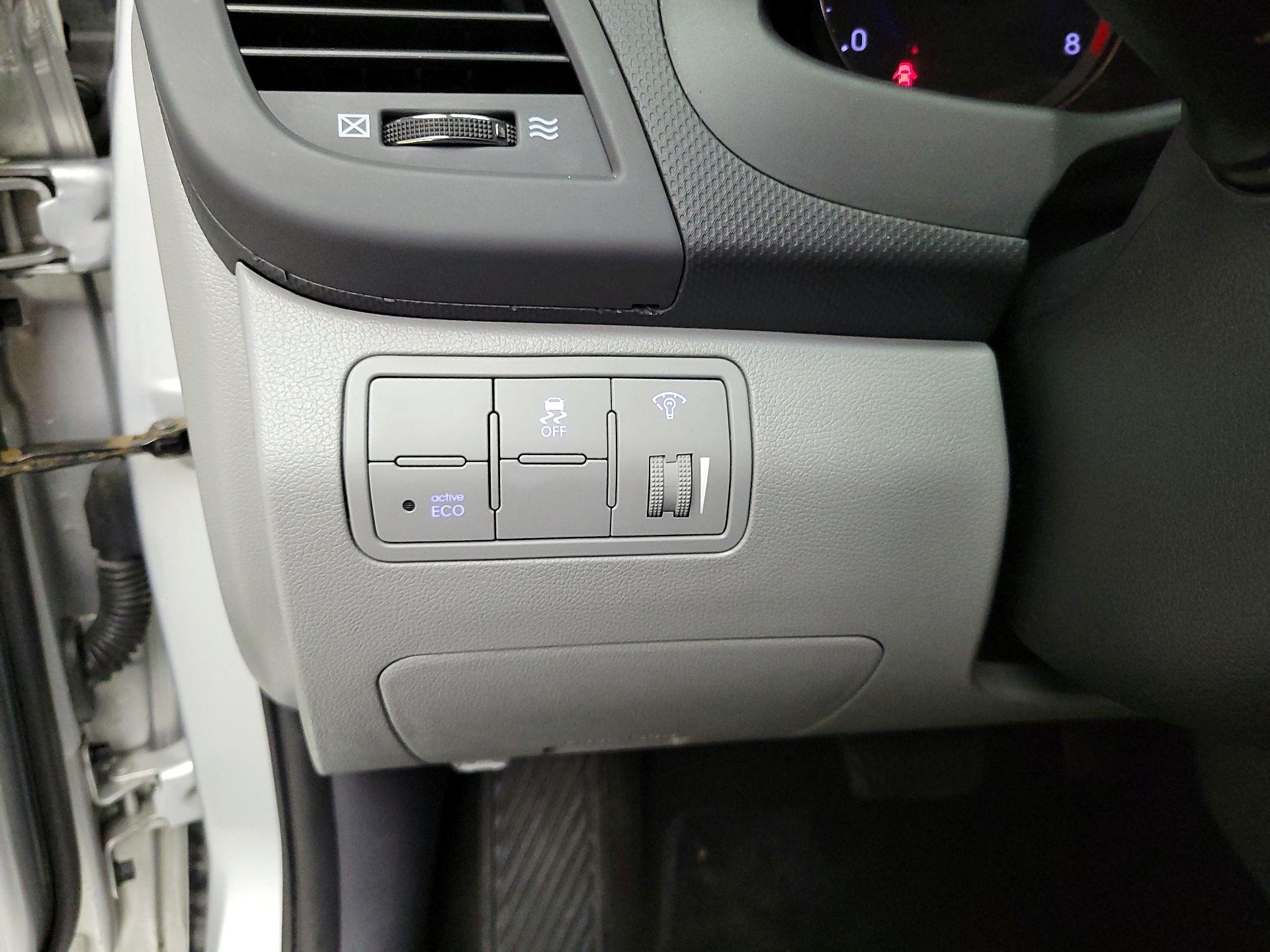 Thumbnail: 2014 Hyundai Accent - 13