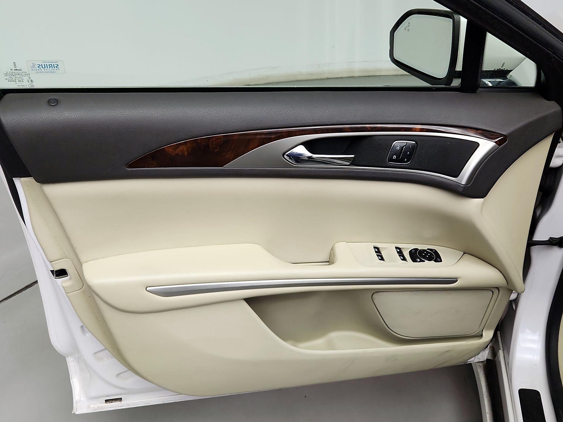 Thumbnail: 2015 Lincoln MKZ - 12