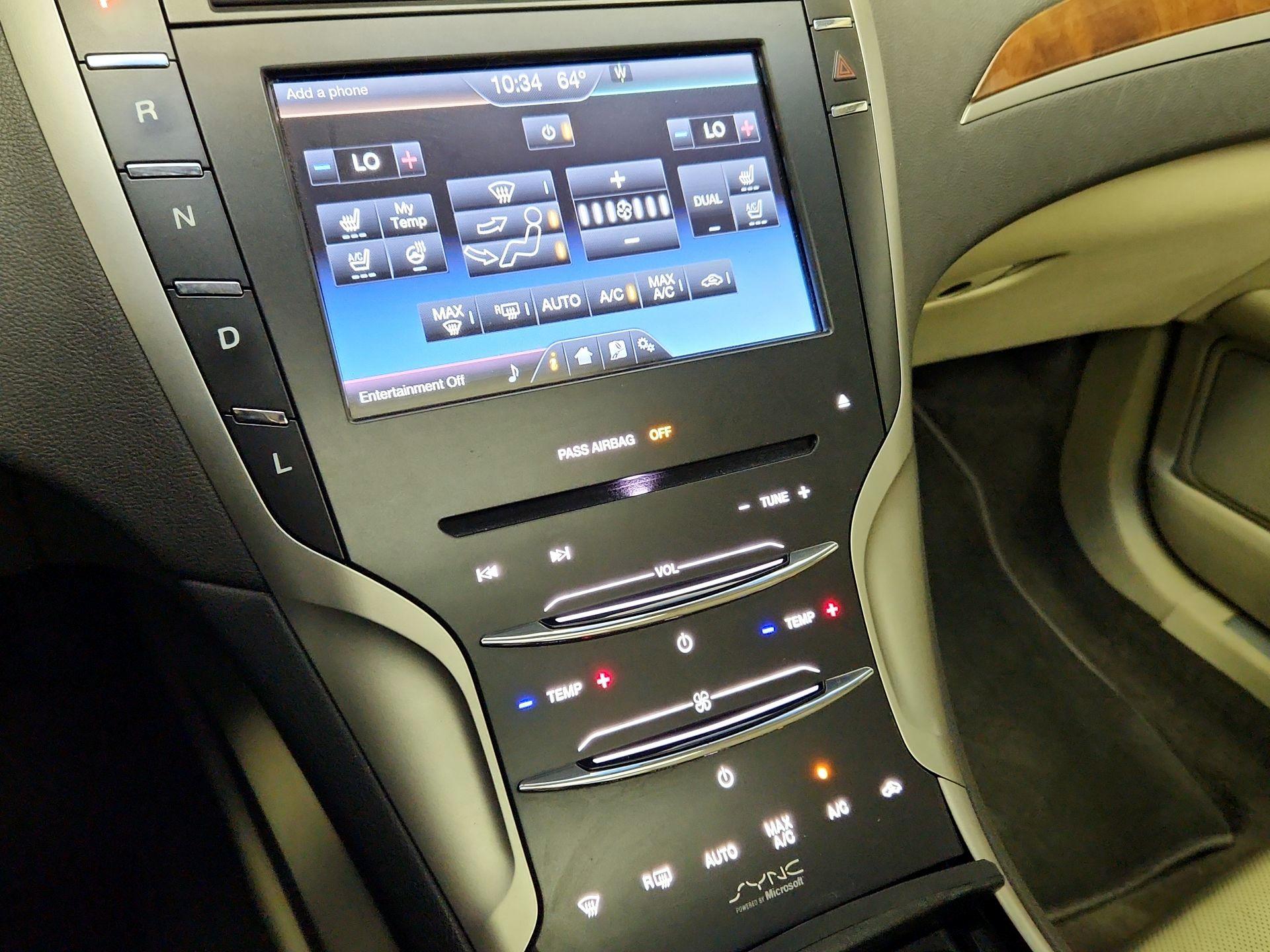 Thumbnail: 2015 Lincoln MKZ - 17