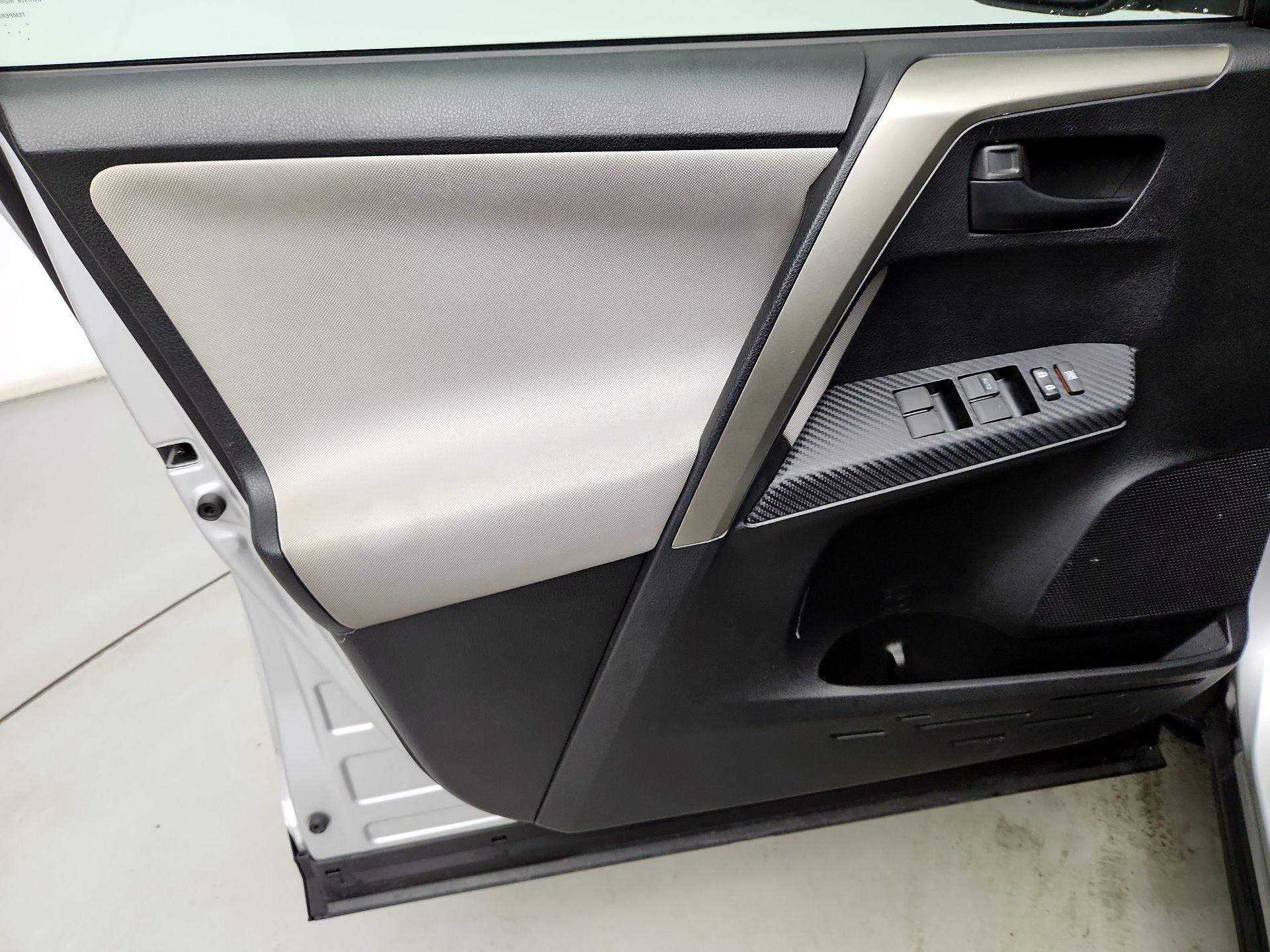 Thumbnail: 2015 Toyota RAV4 - 12