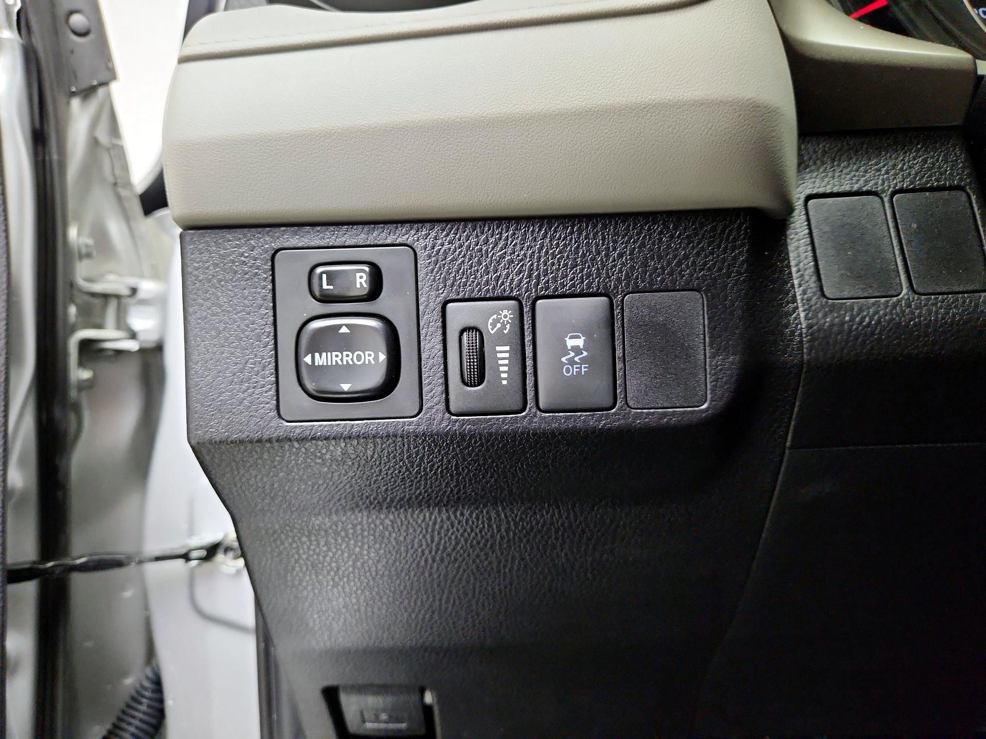 Thumbnail: 2015 Toyota RAV4 - 13