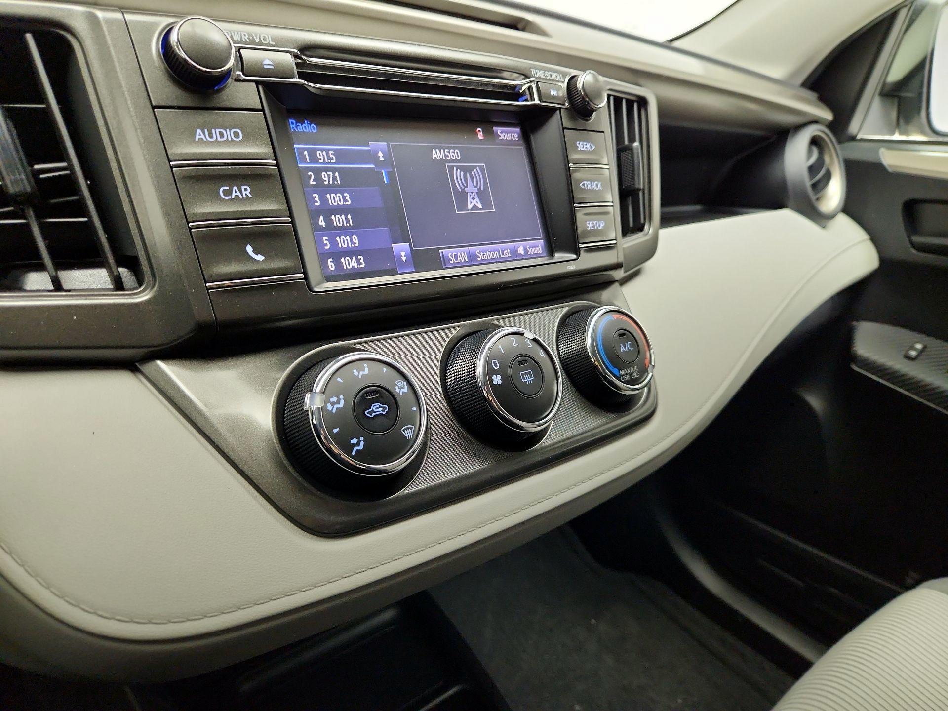 Thumbnail: 2015 Toyota RAV4 - 16