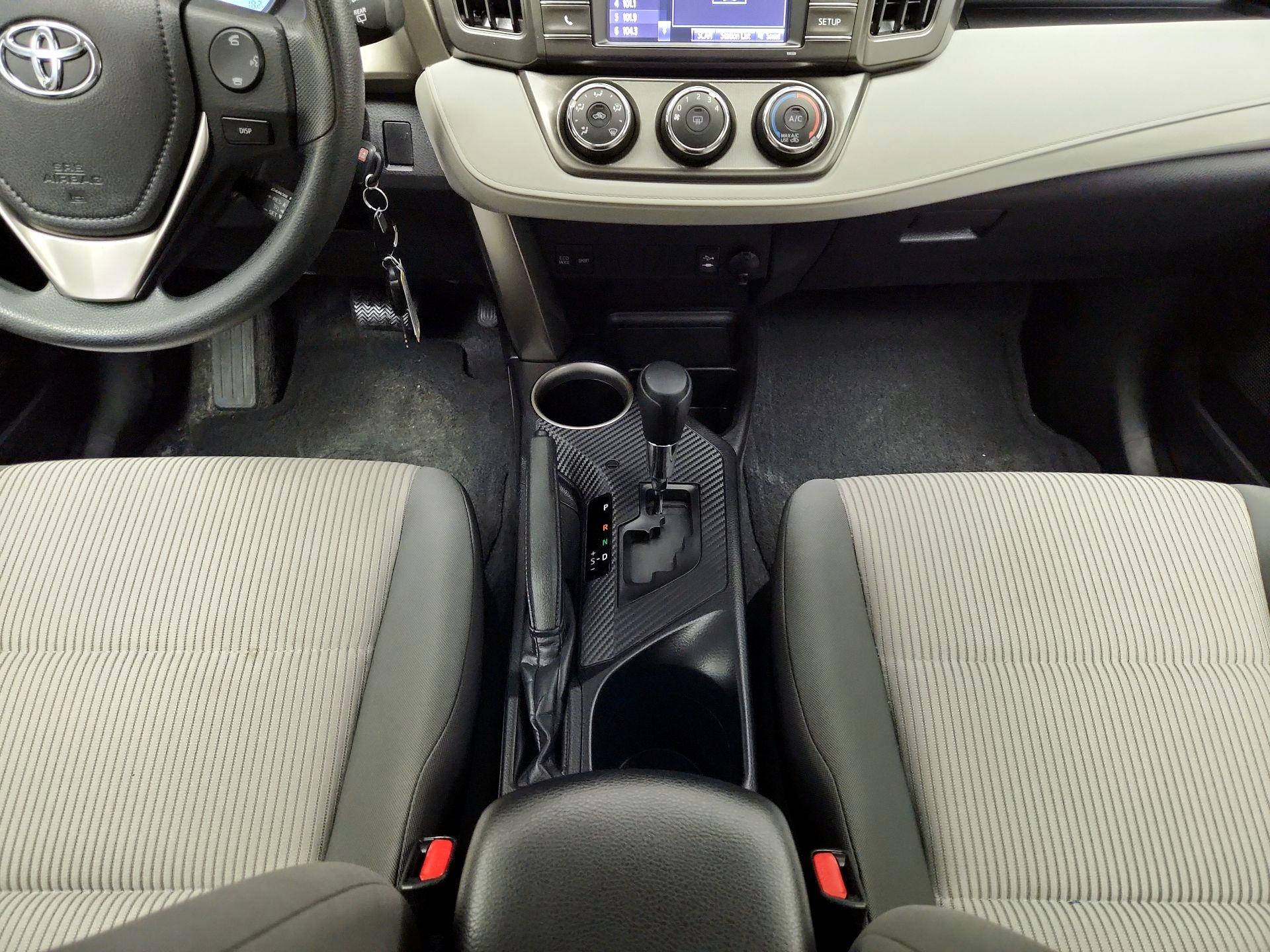 Thumbnail: 2015 Toyota RAV4 - 17