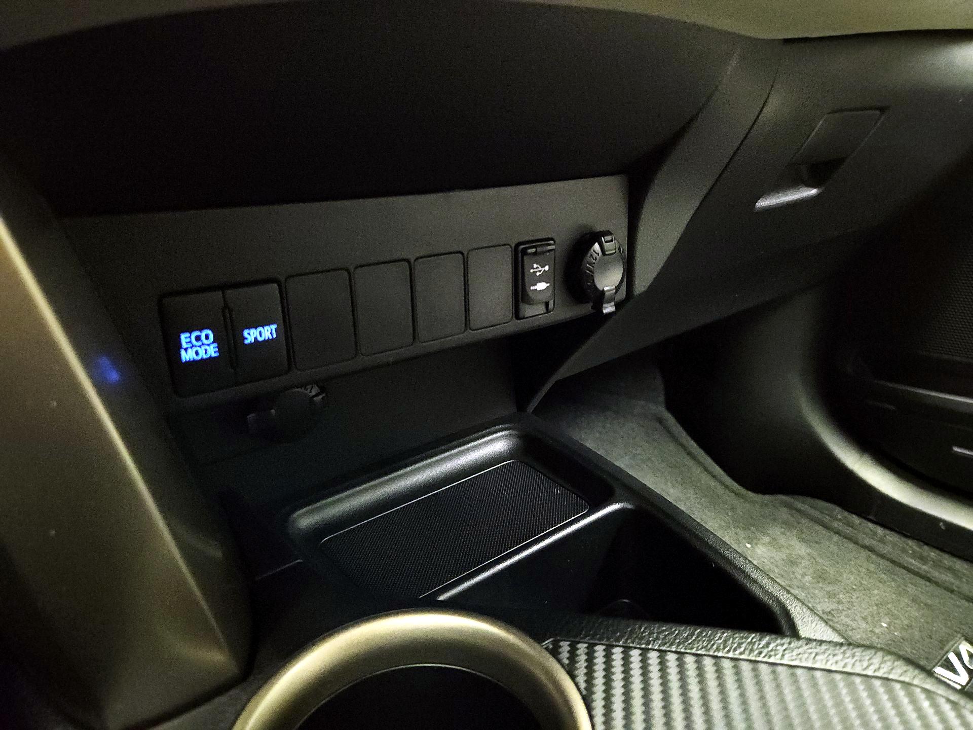 Thumbnail: 2015 Toyota RAV4 - 18