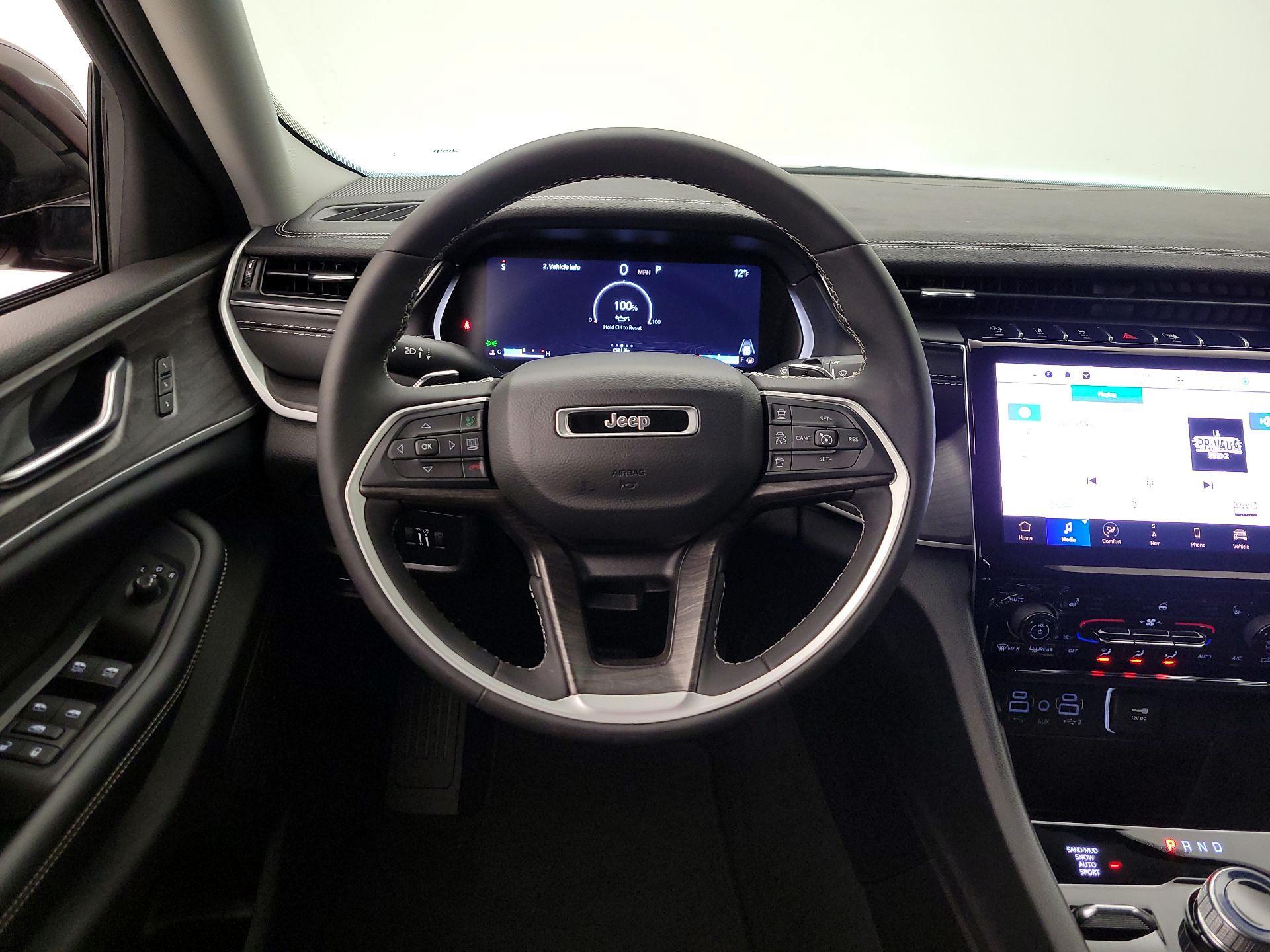 Thumbnail: 2023 Jeep Grand Cherokee - 10