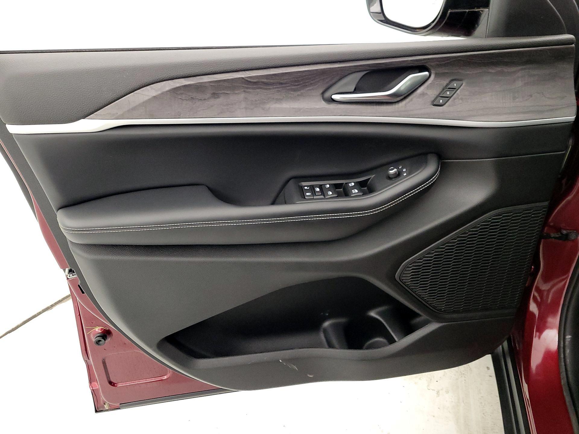 Thumbnail: 2023 Jeep Grand Cherokee - 12