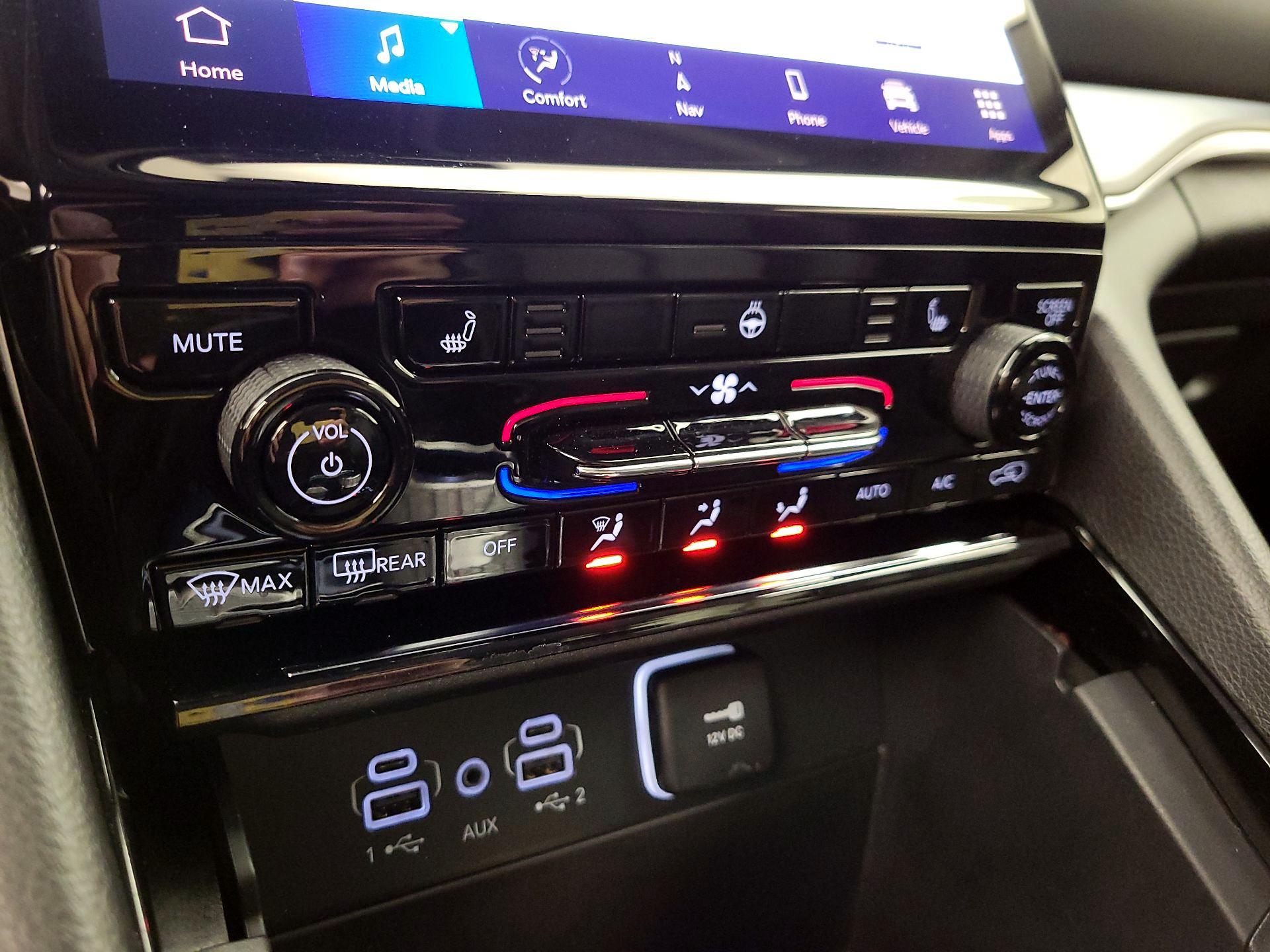 Thumbnail: 2023 Jeep Grand Cherokee - 17