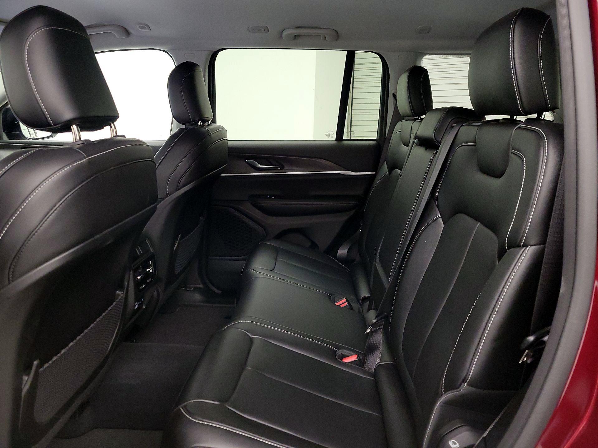 Thumbnail: 2023 Jeep Grand Cherokee - 20