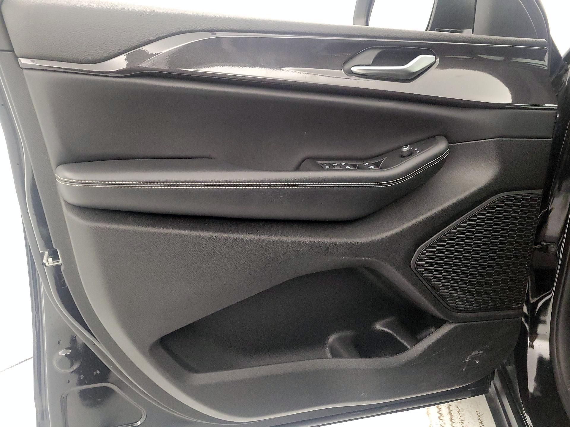 Thumbnail: 2023 Jeep Grand Cherokee - 12