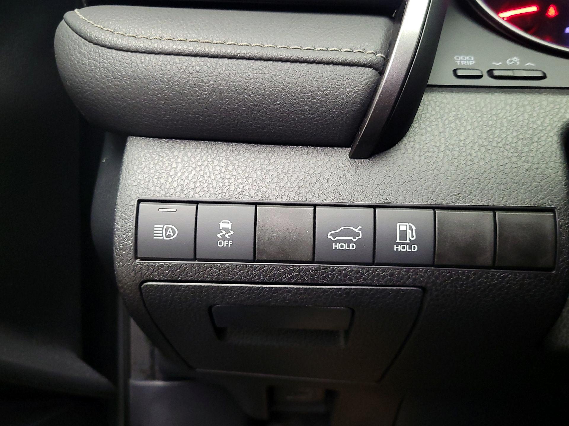 Thumbnail: 2021 Toyota Camry - 13