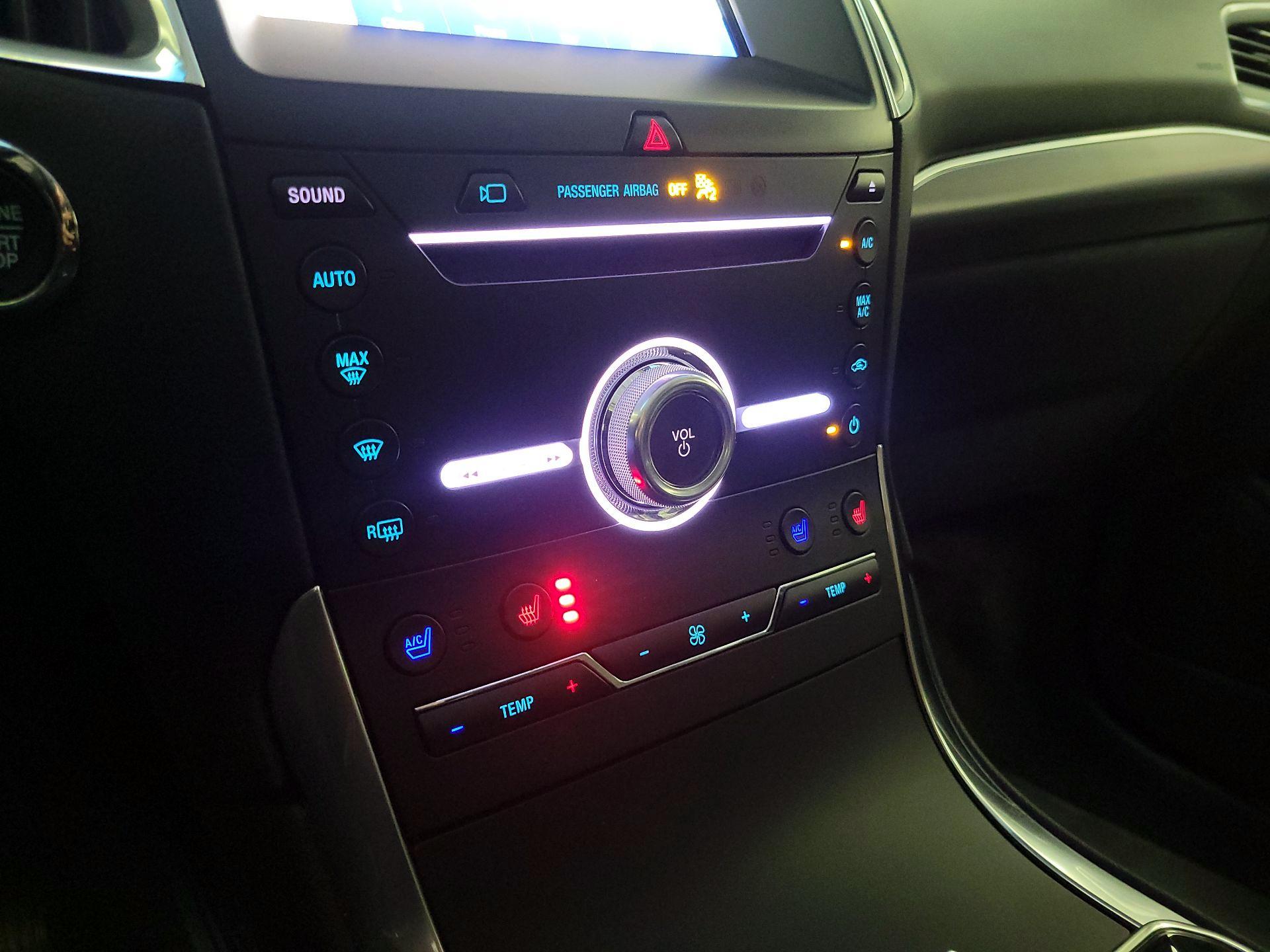 Thumbnail: 2019 Ford Edge - 17