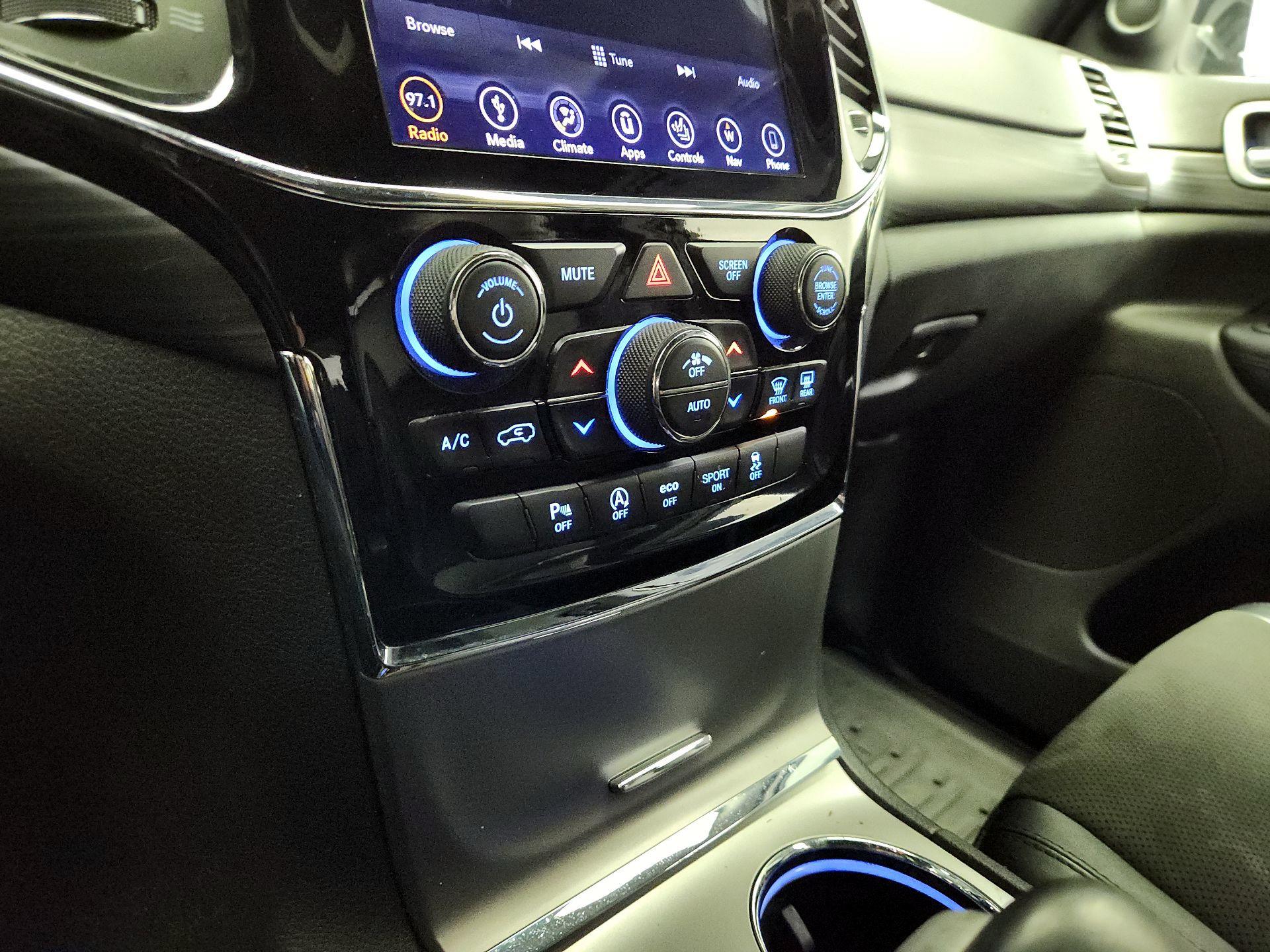 Thumbnail: 2019 Jeep Grand Cherokee - 17