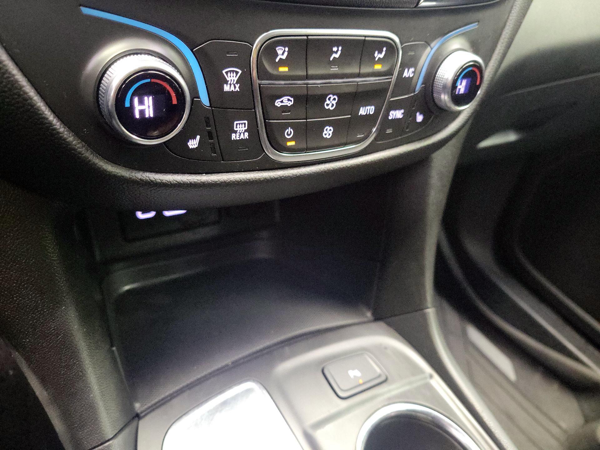 Thumbnail: 2022 Chevrolet Equinox - 16